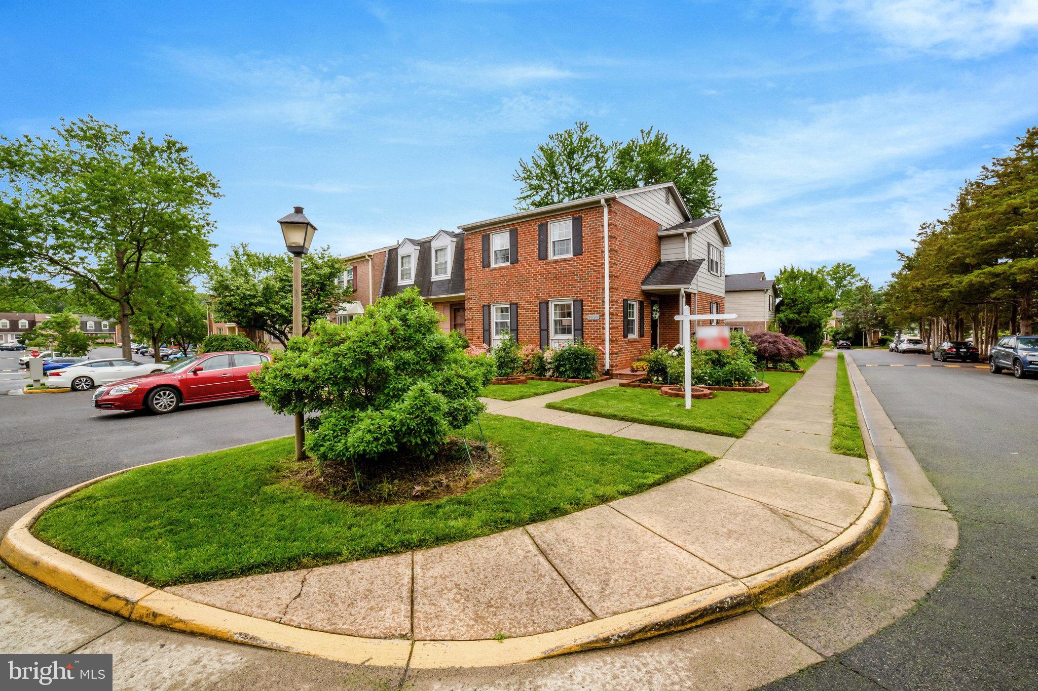 ROYAL COURT - Residential