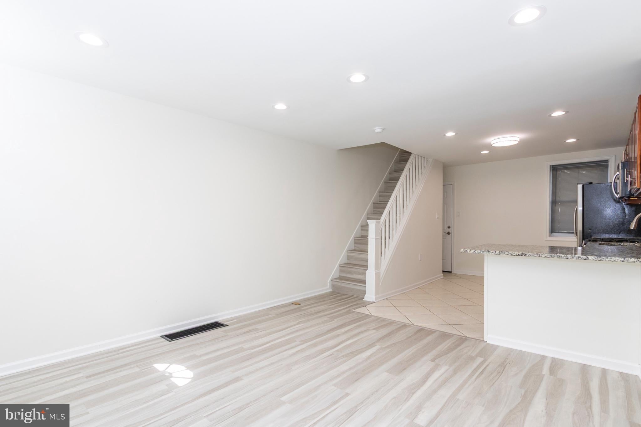 2711 OAKFORD STREET