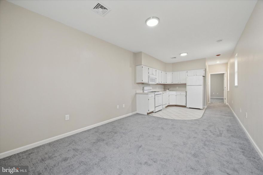 This charming 1-bedroom, 1-bath apartment is situated off the waterfront in Essington, offering great walkability to local restaurants, shops, and a nearby park that hosts weekly farmers markets, playgrounds for kids, and scenic walking paths. Located just south of the Philadelphia International Airport, it provides a perfect mix of convenience, entertainment, and outdoor leisure.