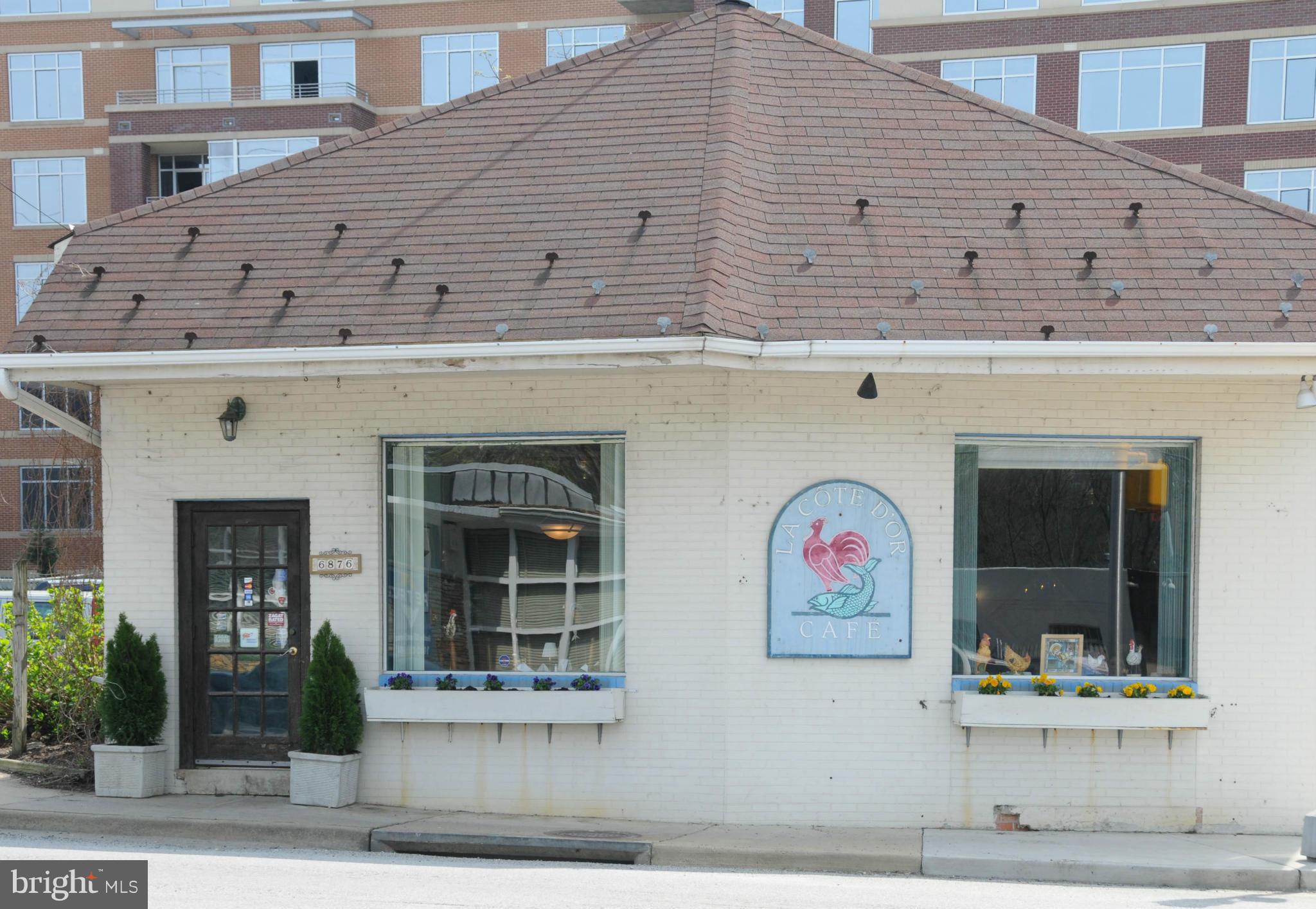 18 WEST - Residential Lease