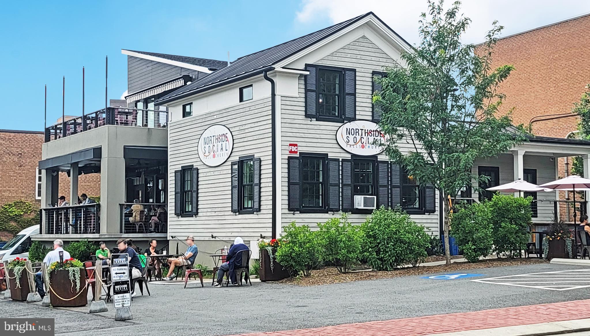 18 WEST - Residential Lease