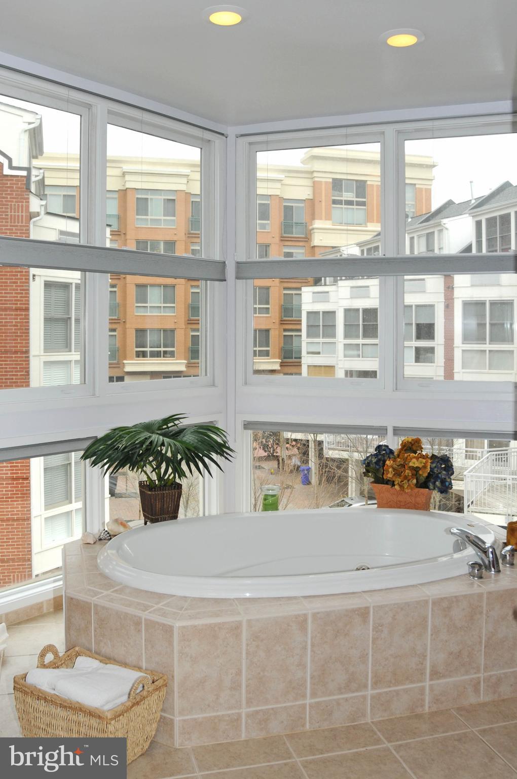 18 WEST - Residential Lease