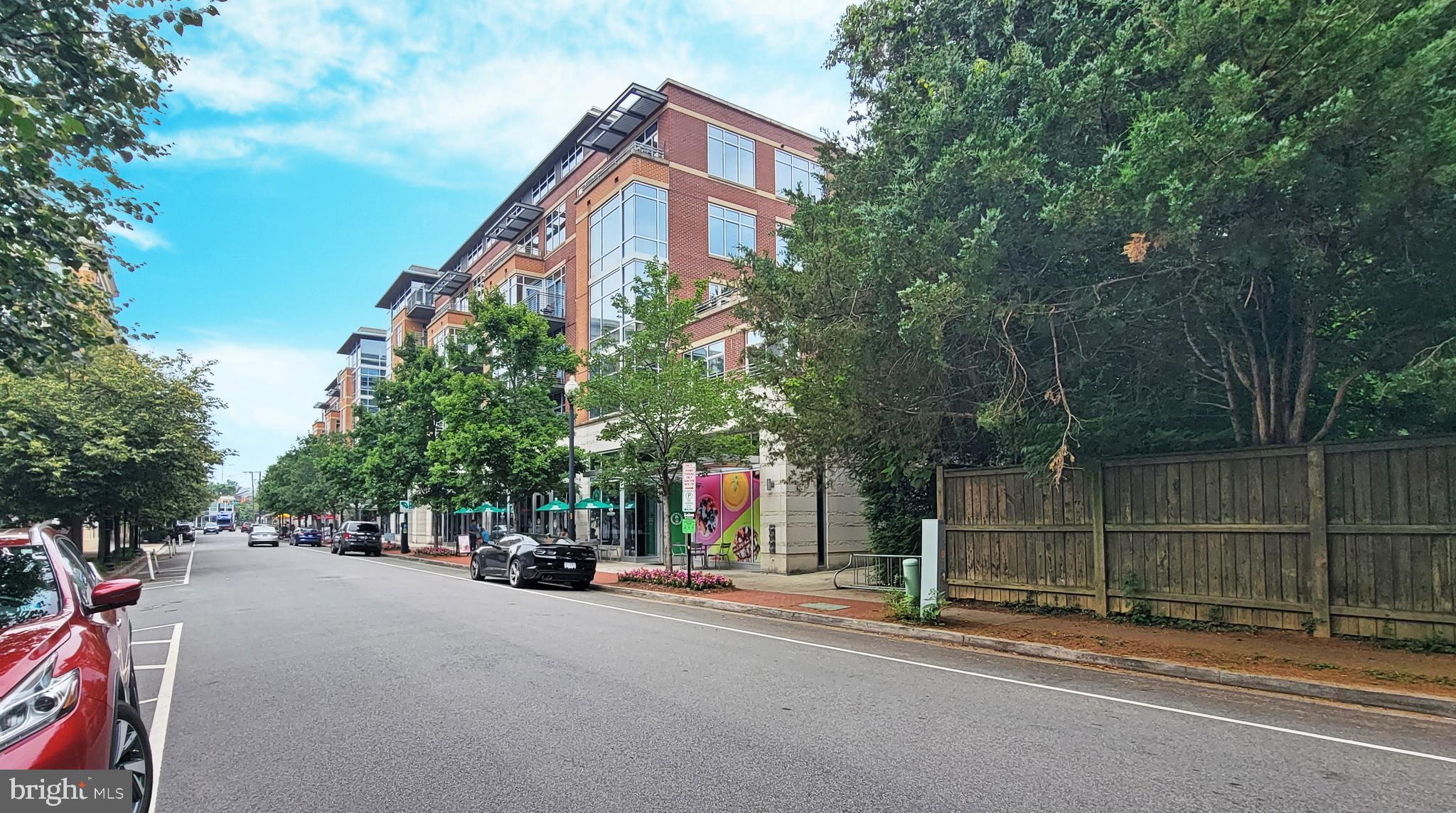 18 WEST - Residential Lease