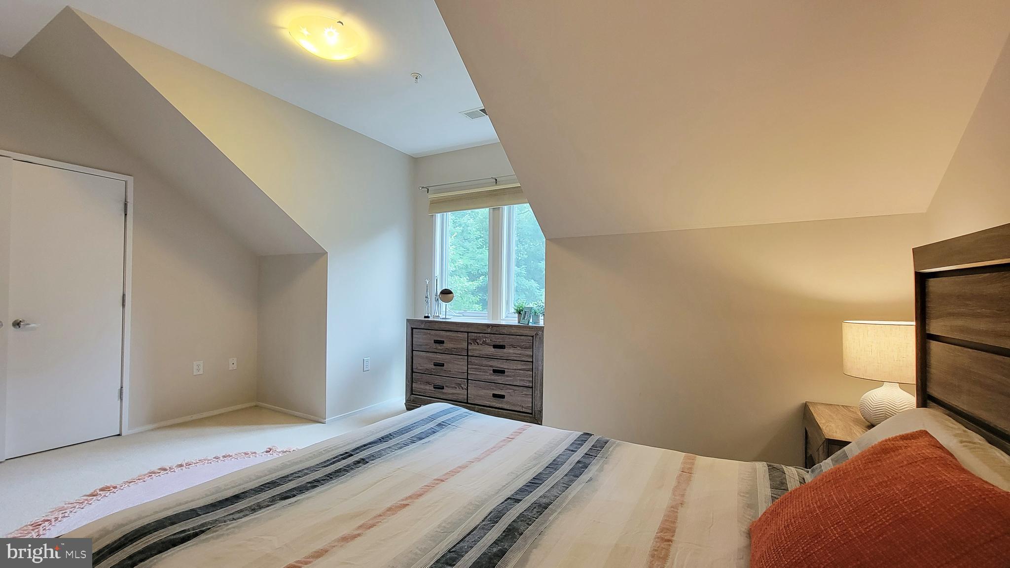 18 WEST - Residential Lease