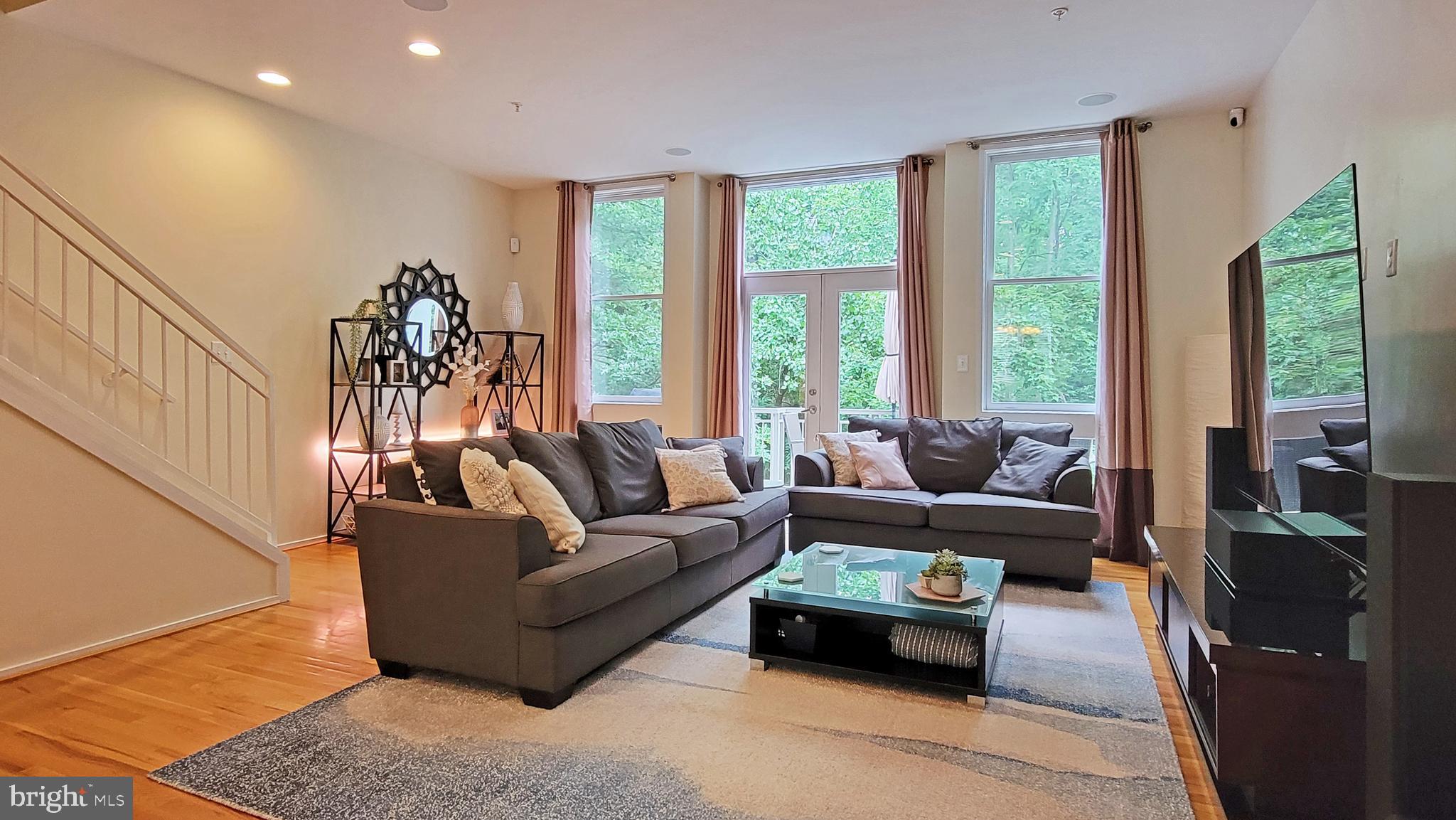 18 WEST - Residential Lease