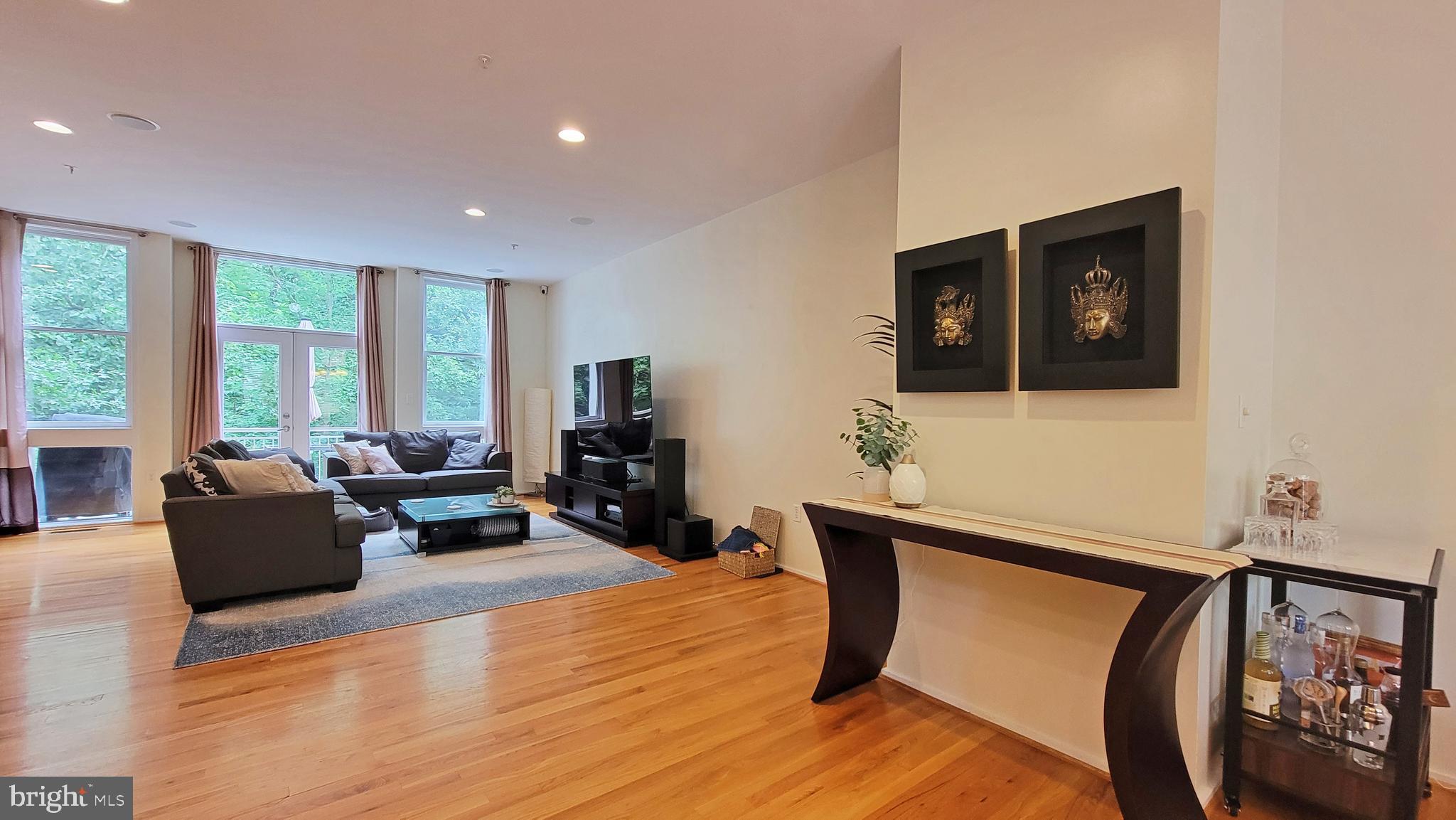 18 WEST - Residential Lease