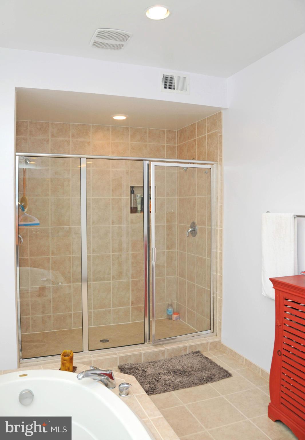 18 WEST - Residential Lease