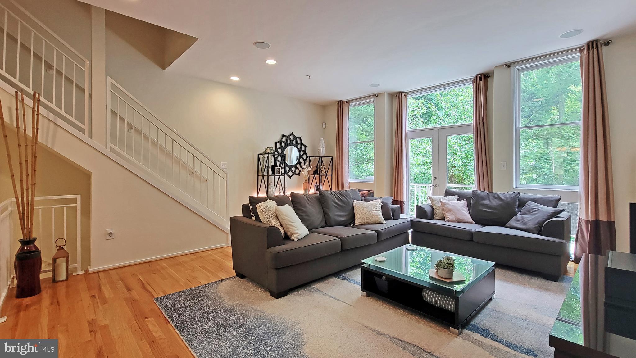 18 WEST - Residential Lease