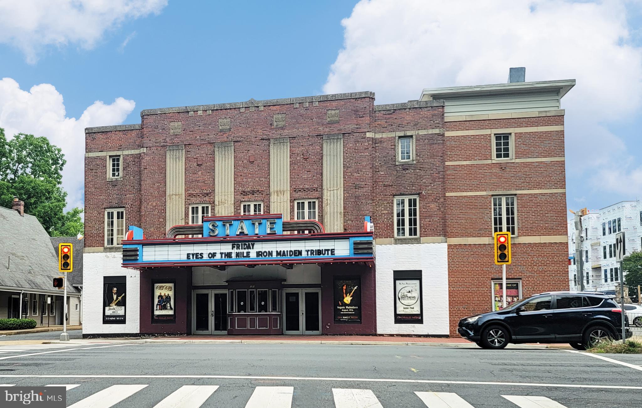 18 WEST - Residential Lease