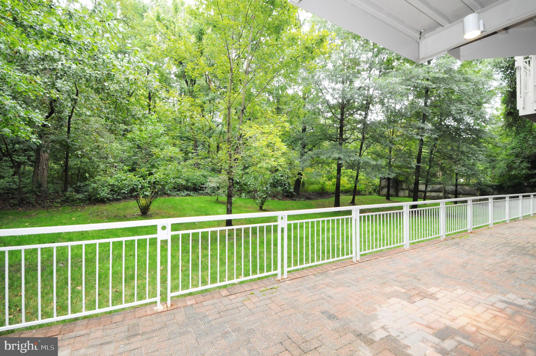 18 WEST - Residential Lease