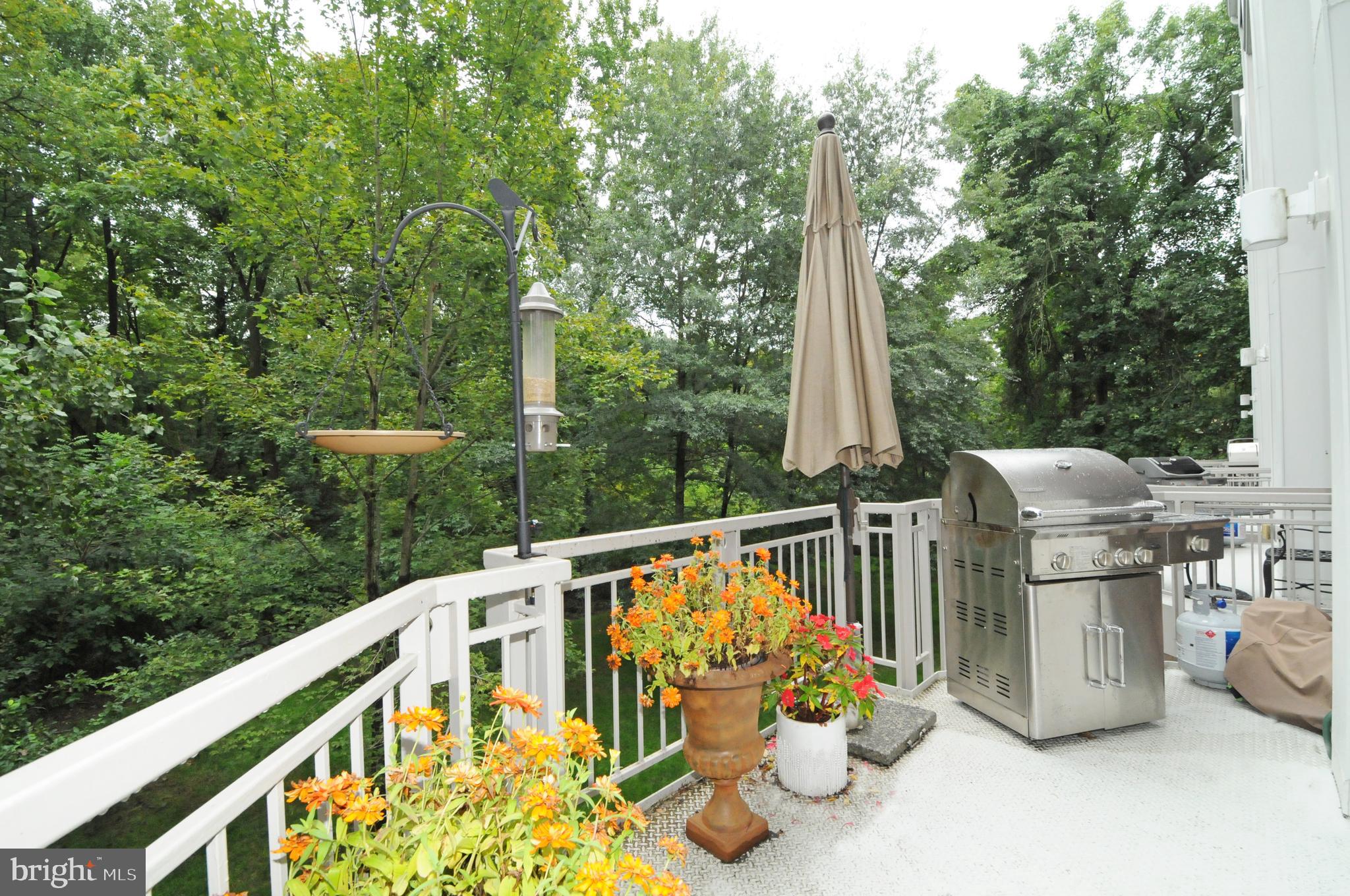 18 WEST - Residential Lease