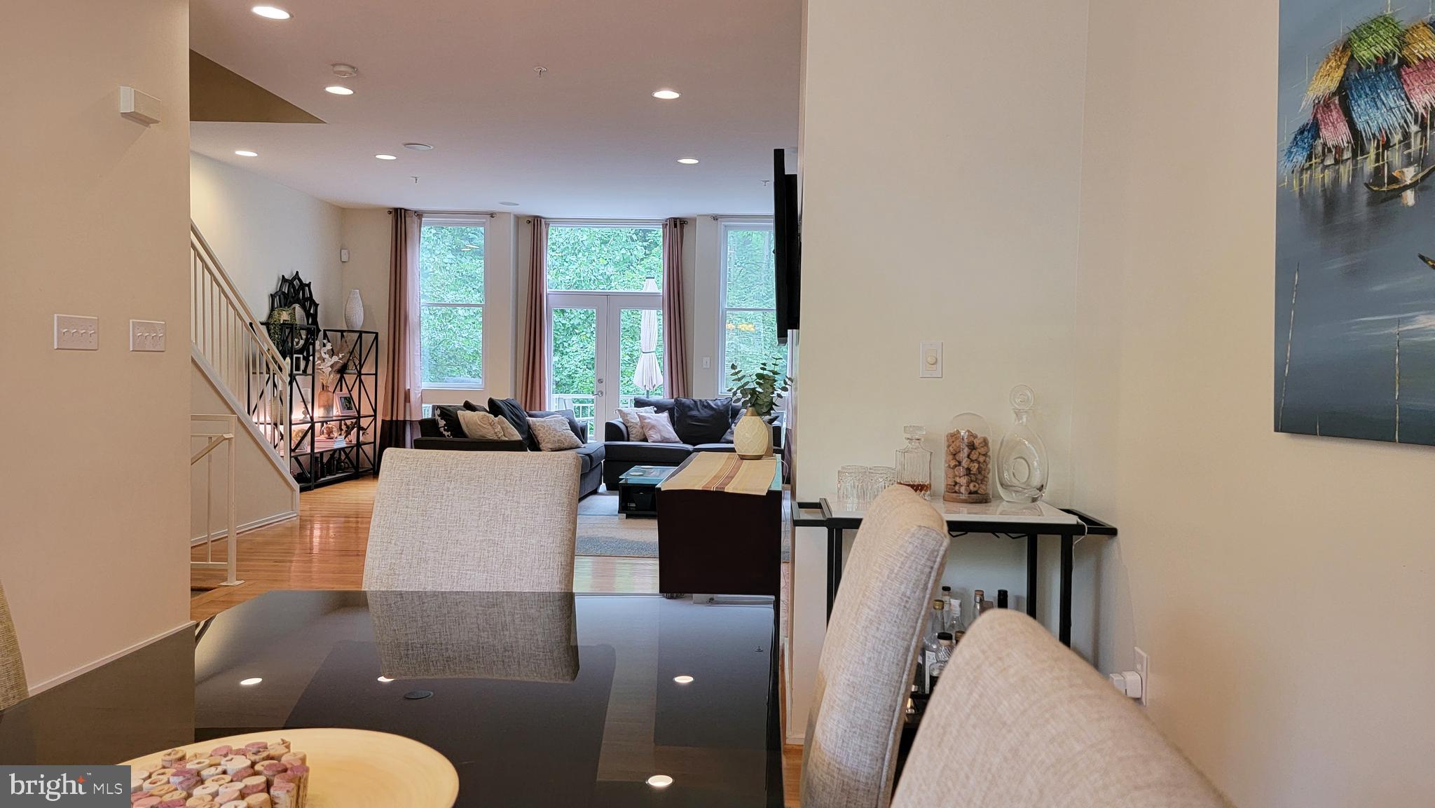 18 WEST - Residential Lease