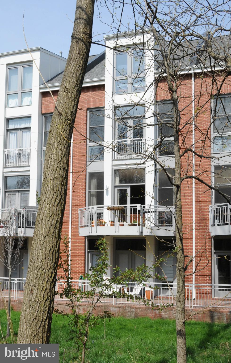 18 WEST - Residential Lease