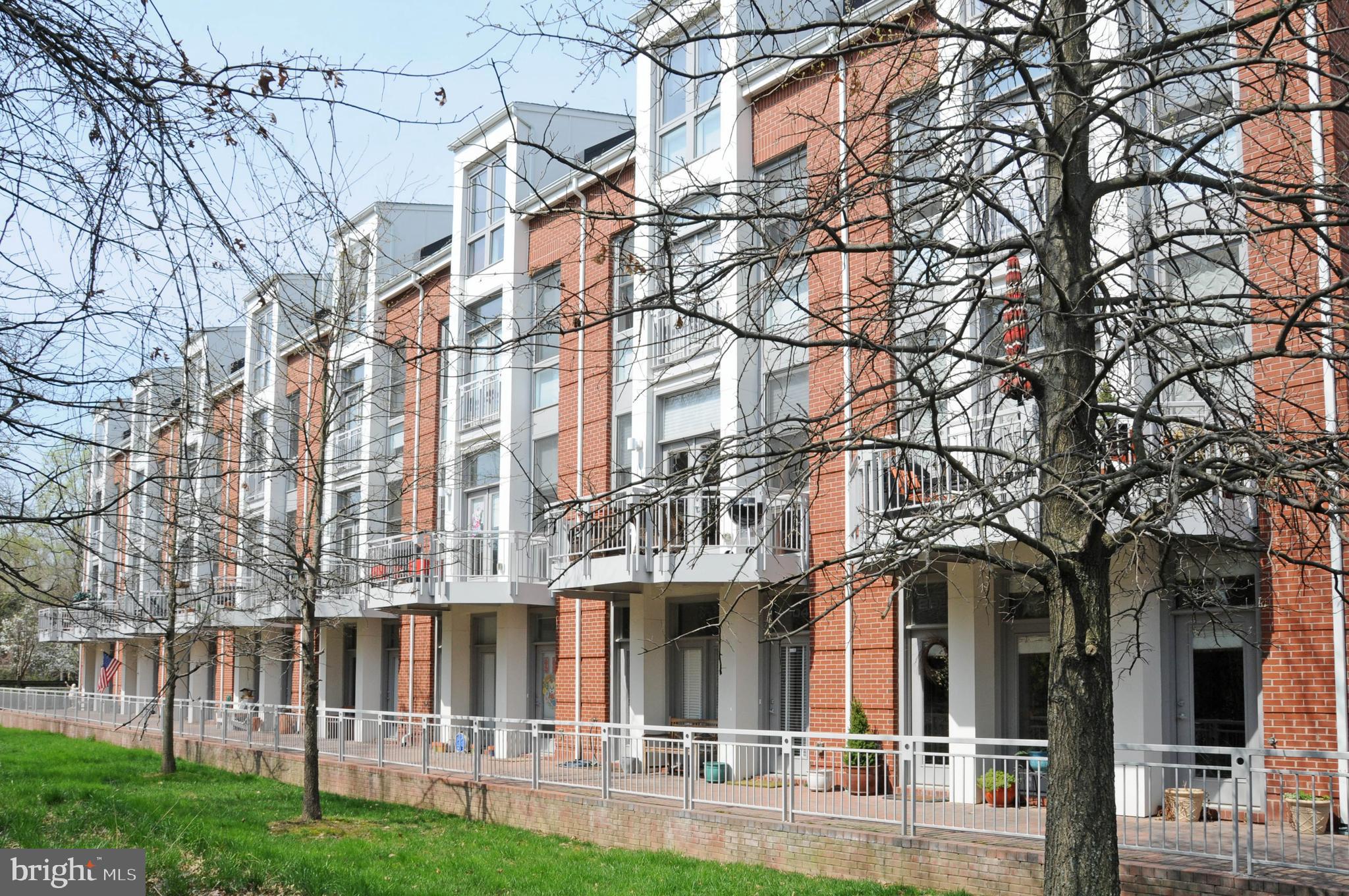 18 WEST - Residential Lease