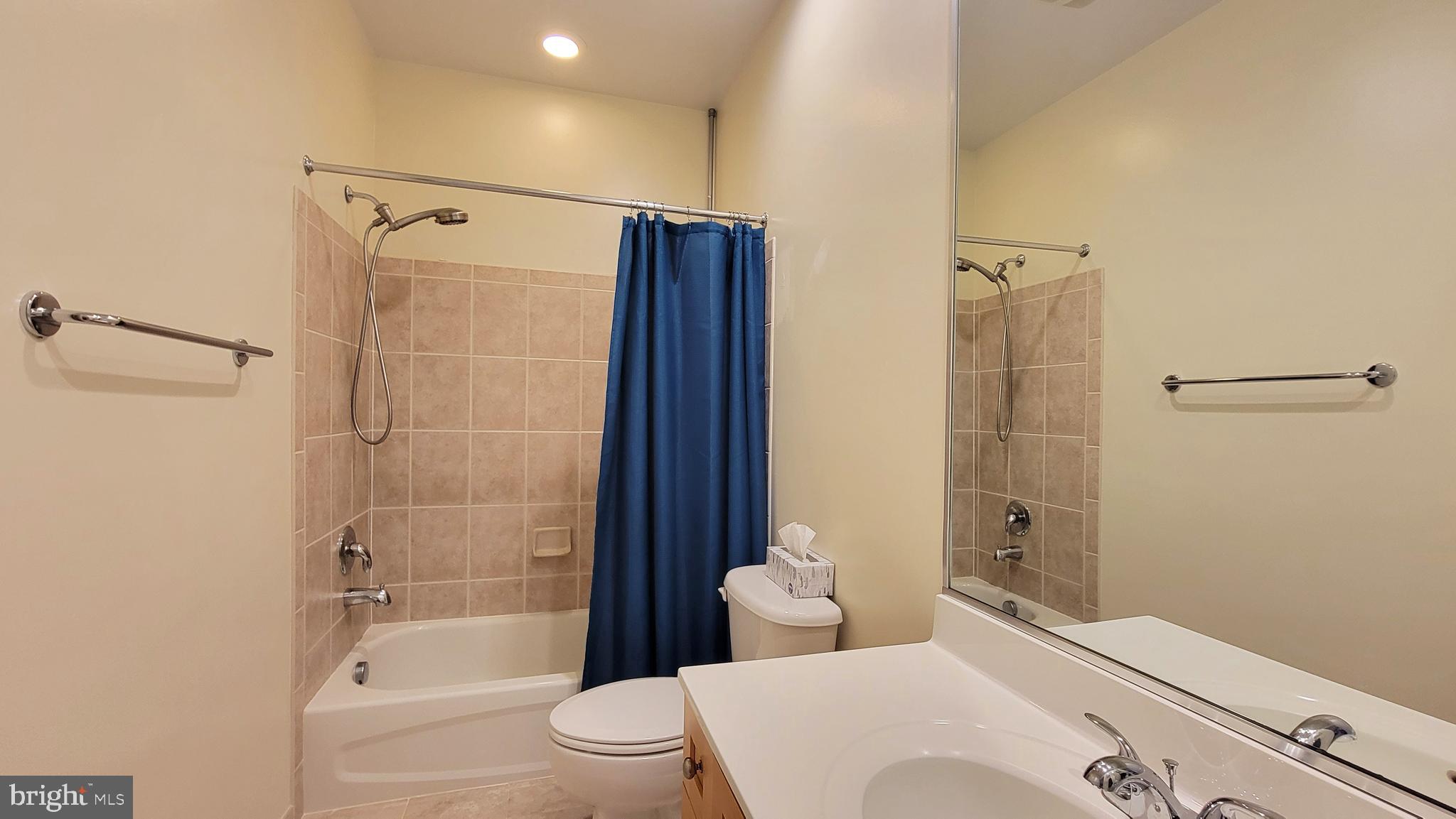 18 WEST - Residential Lease