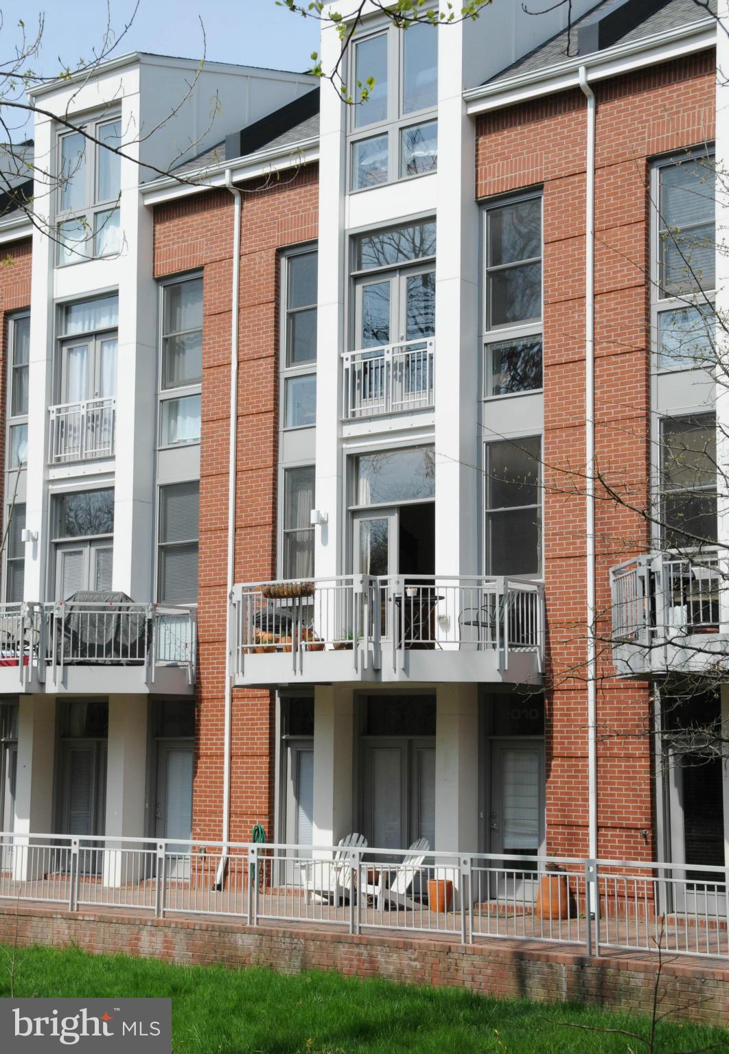 18 WEST - Residential Lease