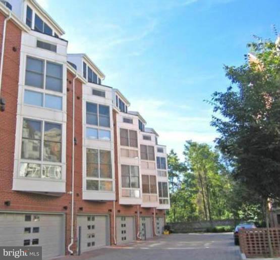 18 WEST - Residential Lease