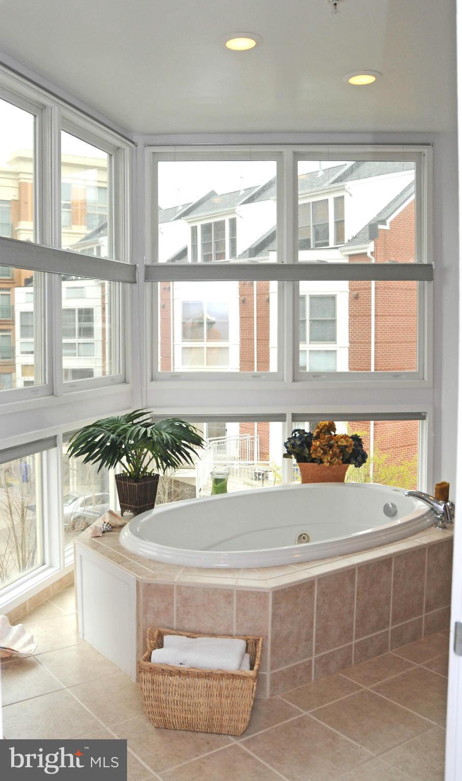 18 WEST - Residential Lease