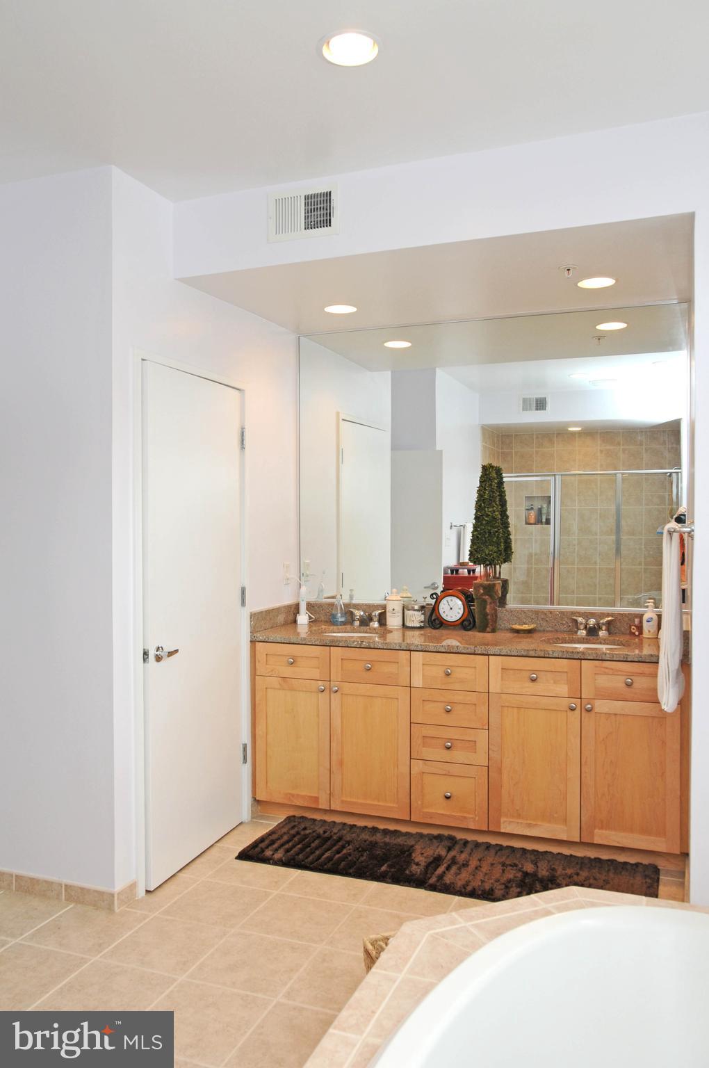 18 WEST - Residential Lease