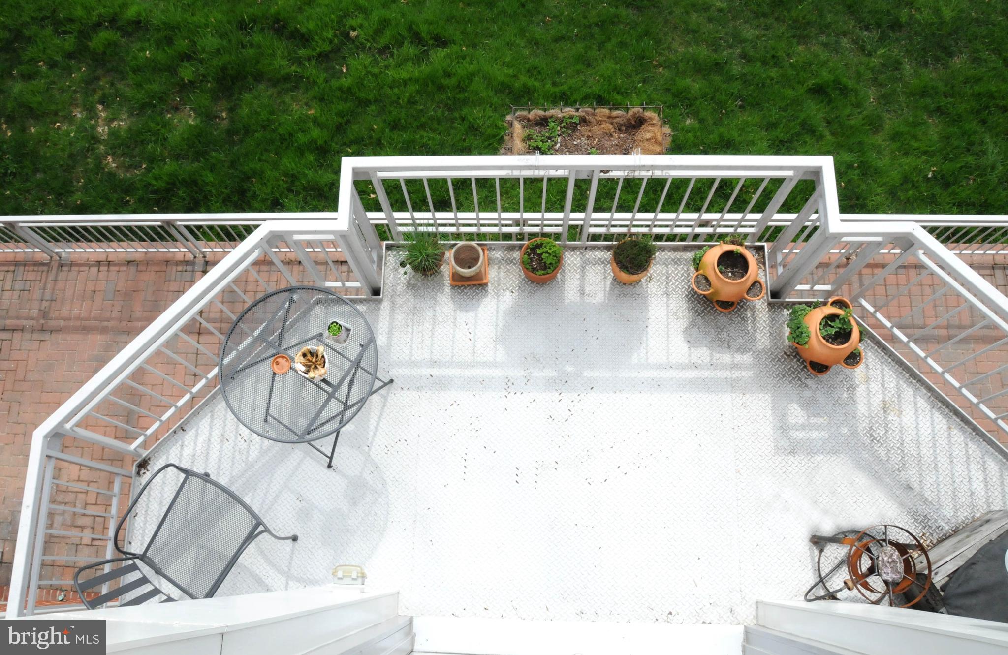 18 WEST - Residential Lease