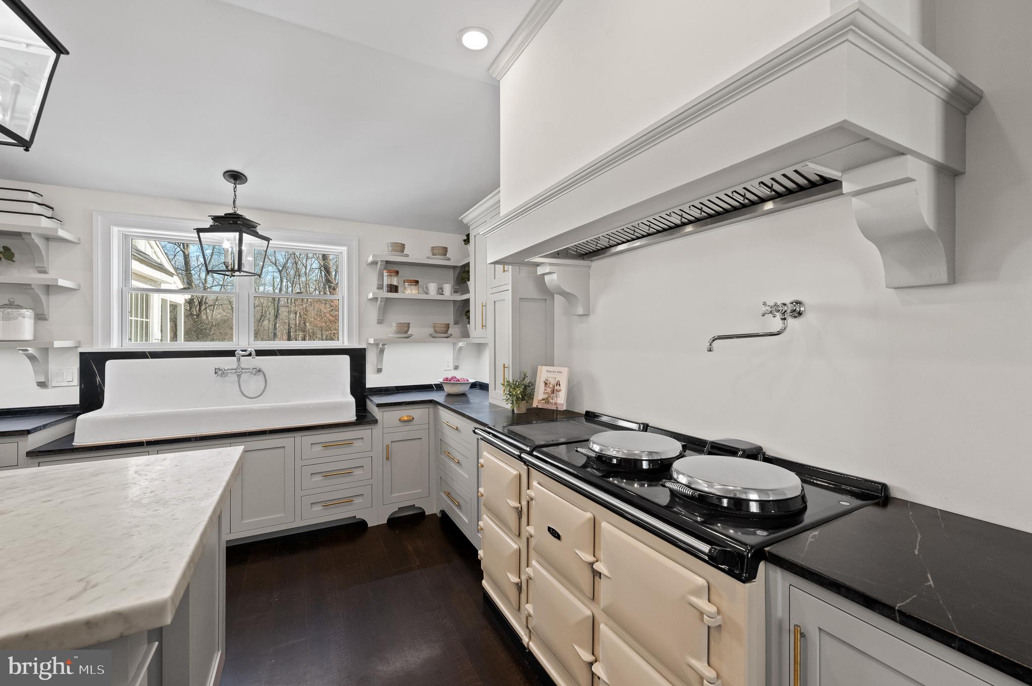 RADNOR HUNT - Residential