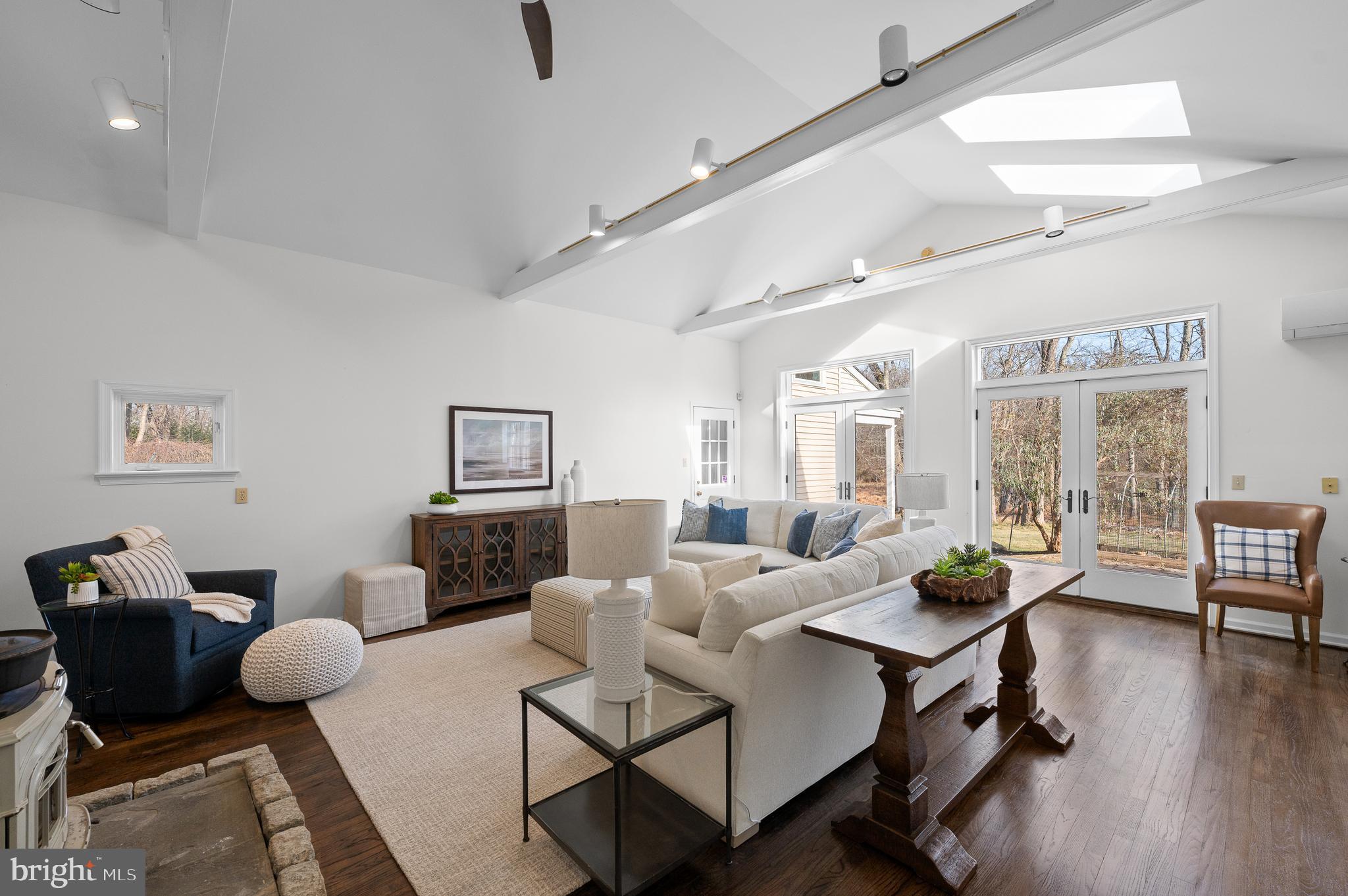 RADNOR HUNT - Residential