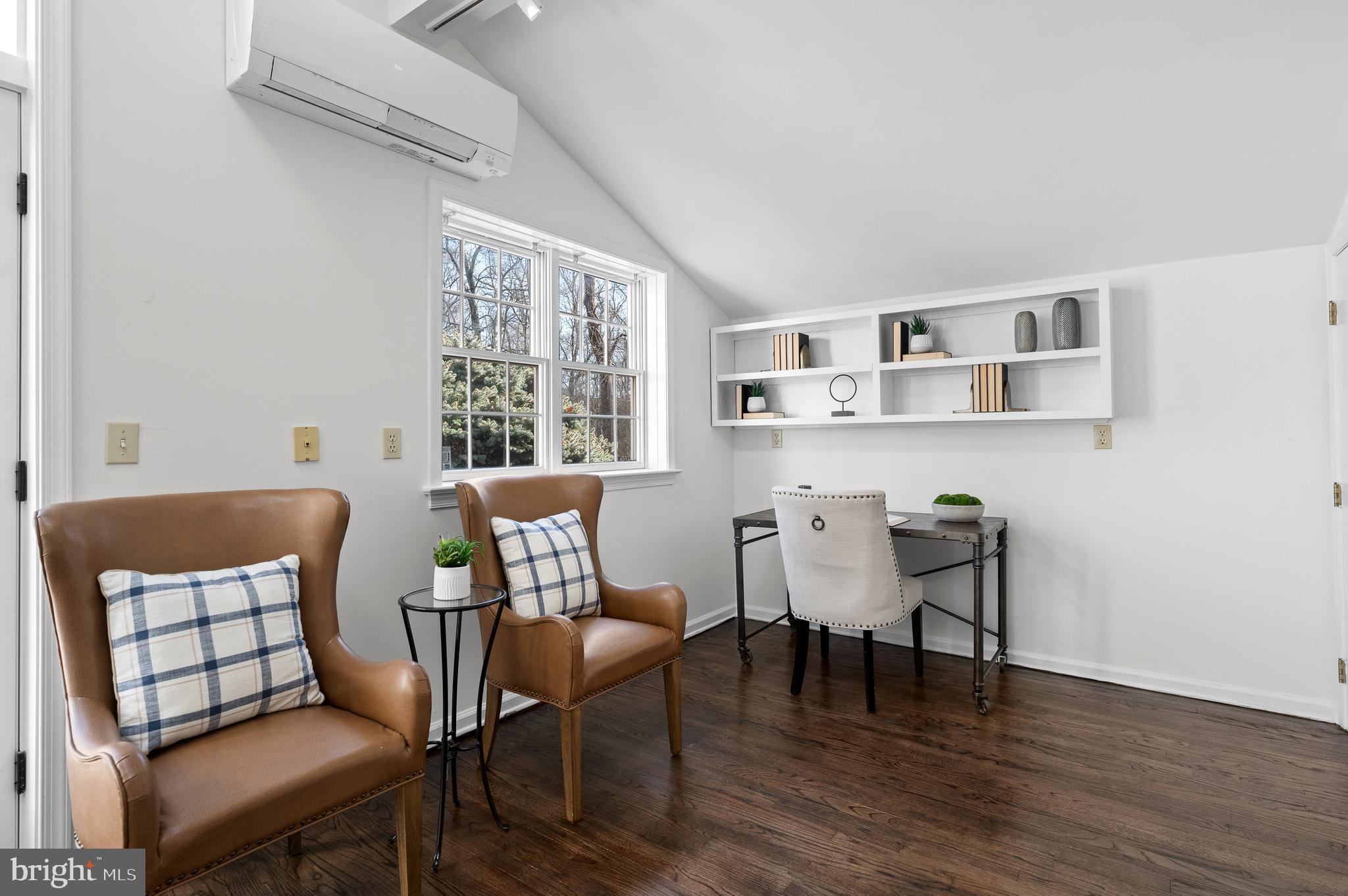 RADNOR HUNT - Residential