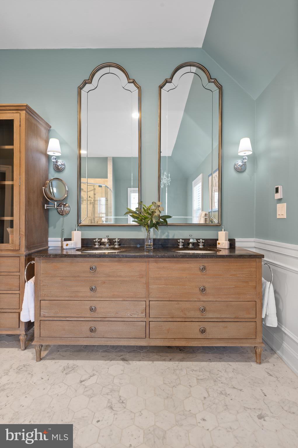 RADNOR HUNT - Residential