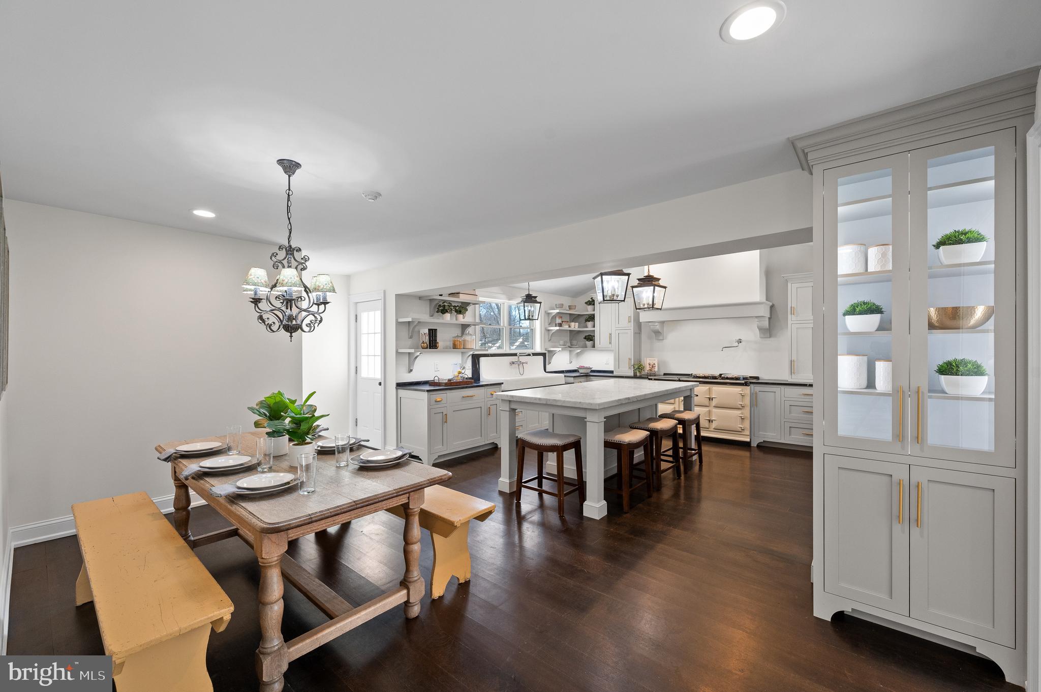 RADNOR HUNT - Residential