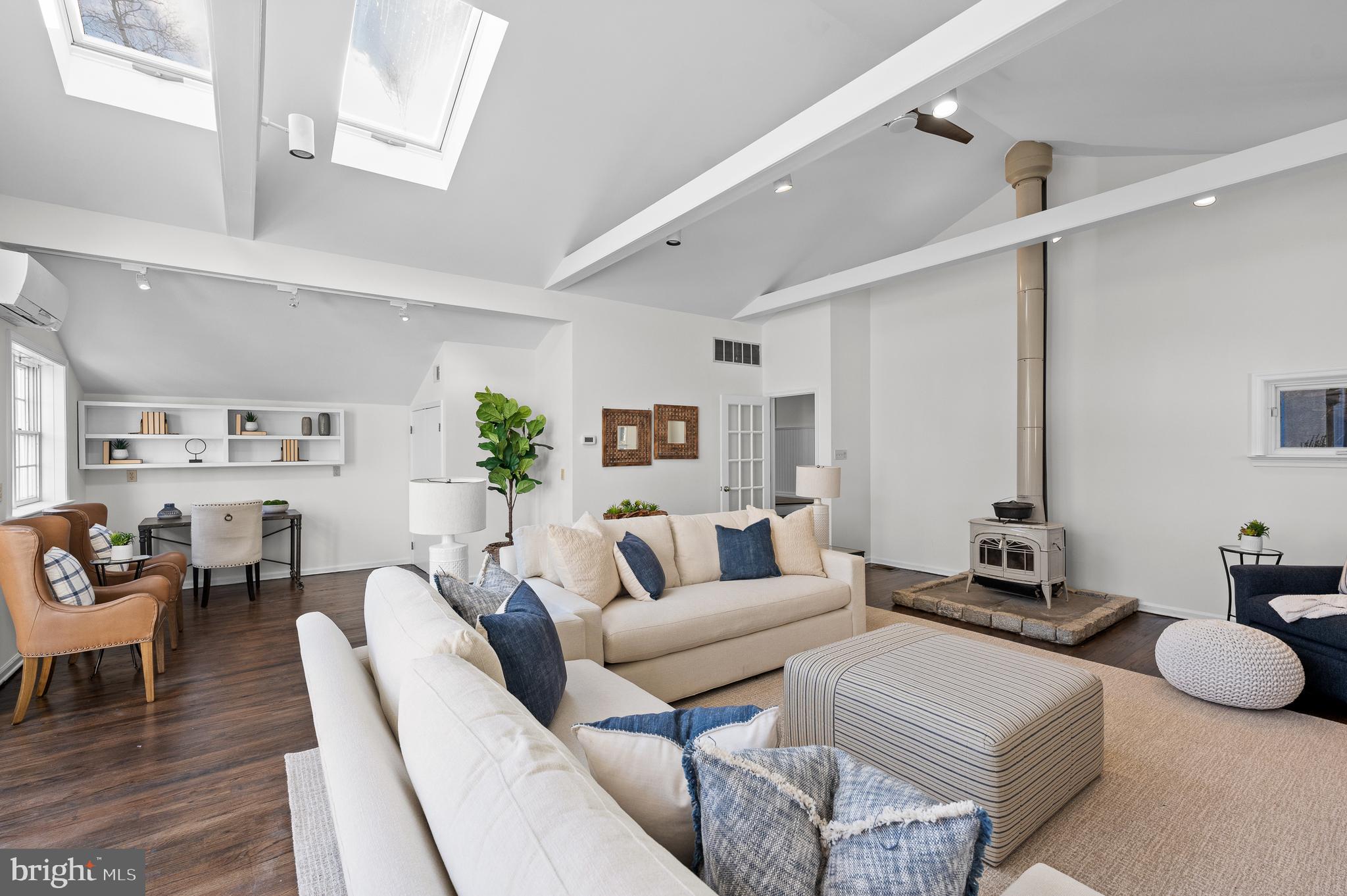 RADNOR HUNT - Residential