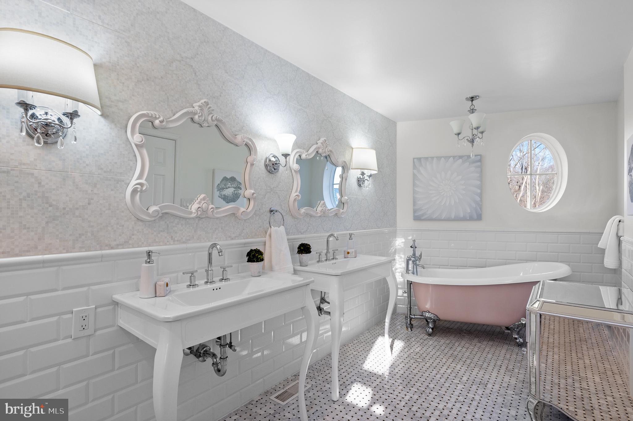 RADNOR HUNT - Residential