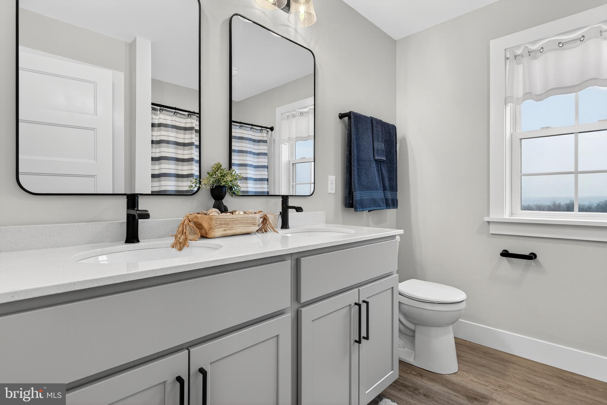 RIVER RIDGE HILLS - Residential