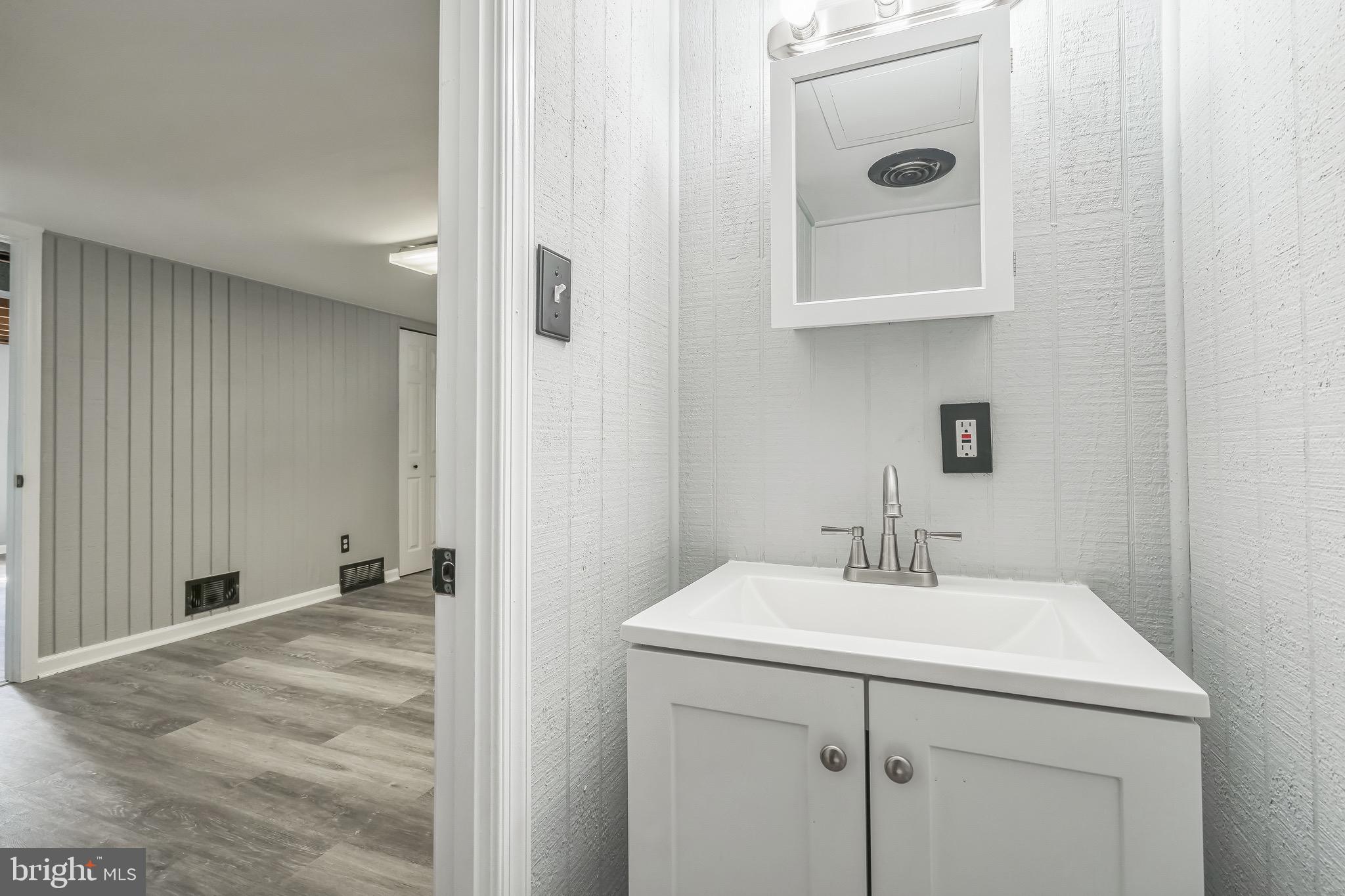 CEDONIA - Residential Lease