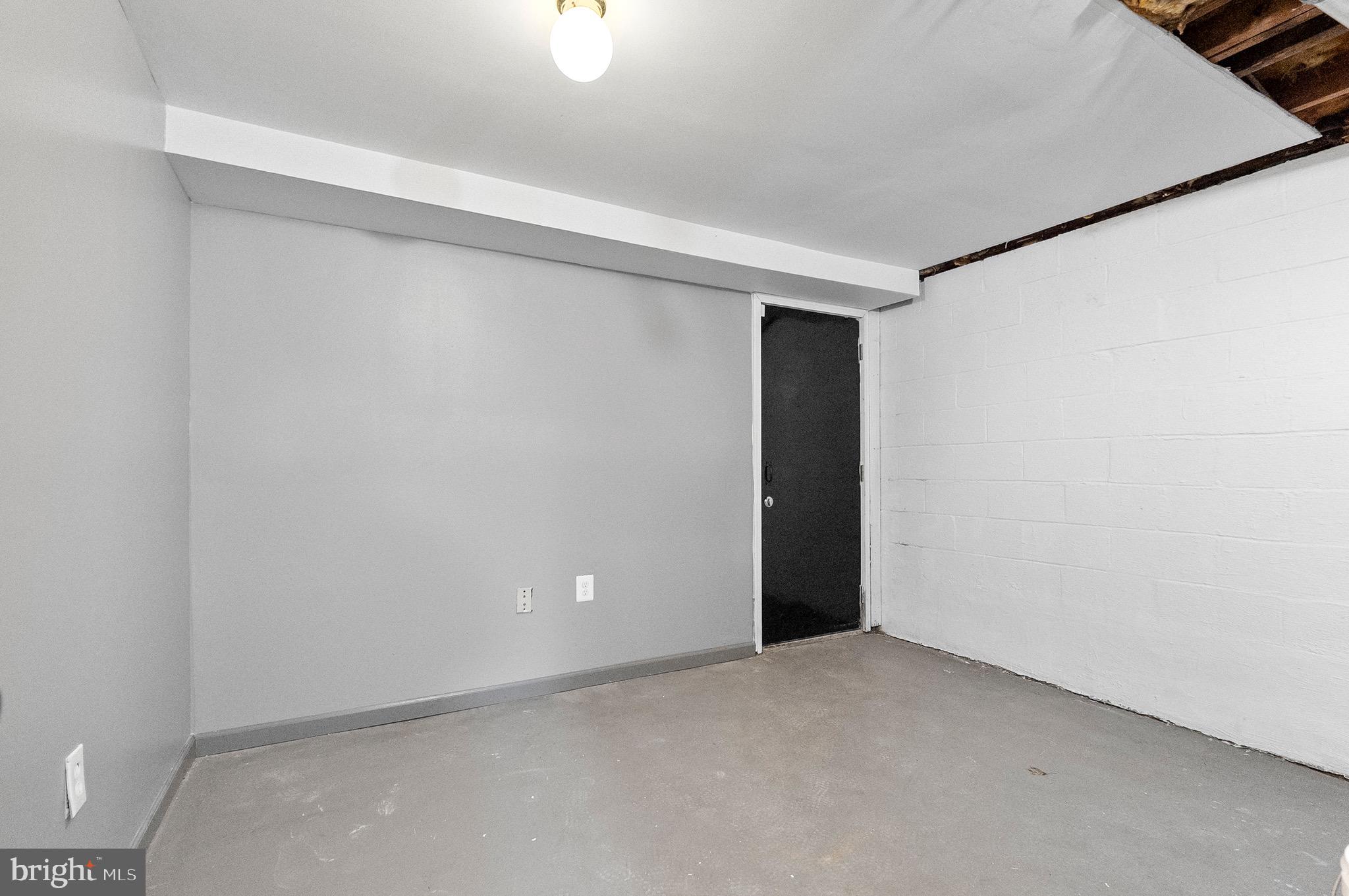 HARFORD SQUARE - Residential Lease