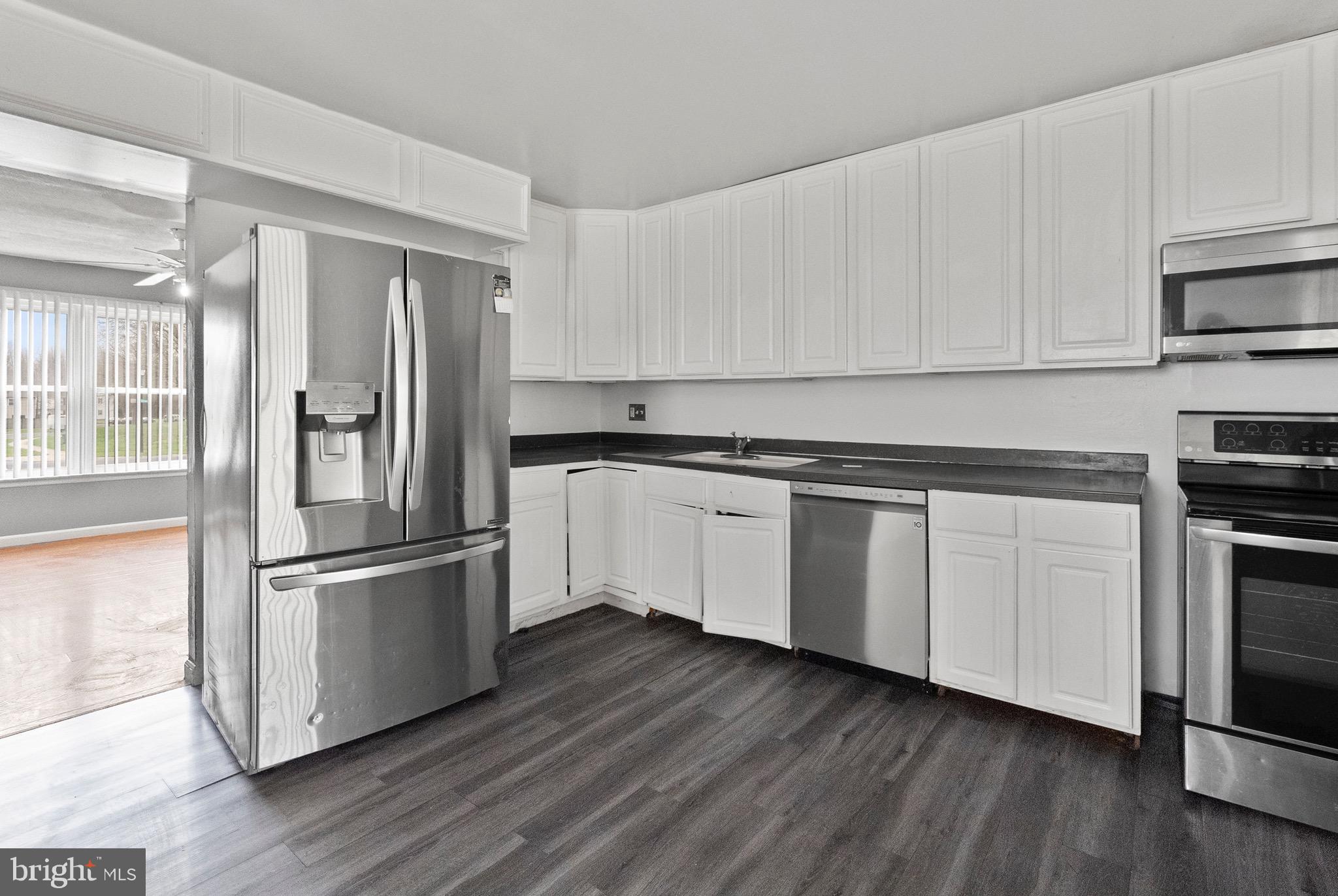 HARFORD SQUARE - Residential Lease