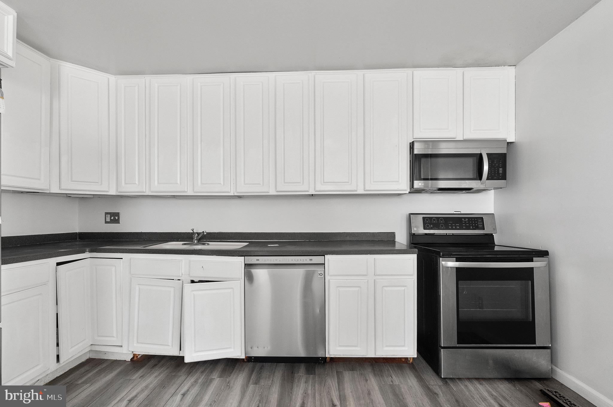 HARFORD SQUARE - Residential Lease