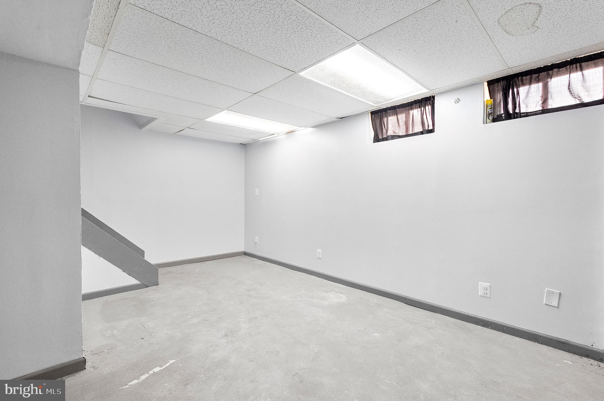 HARFORD SQUARE - Residential Lease