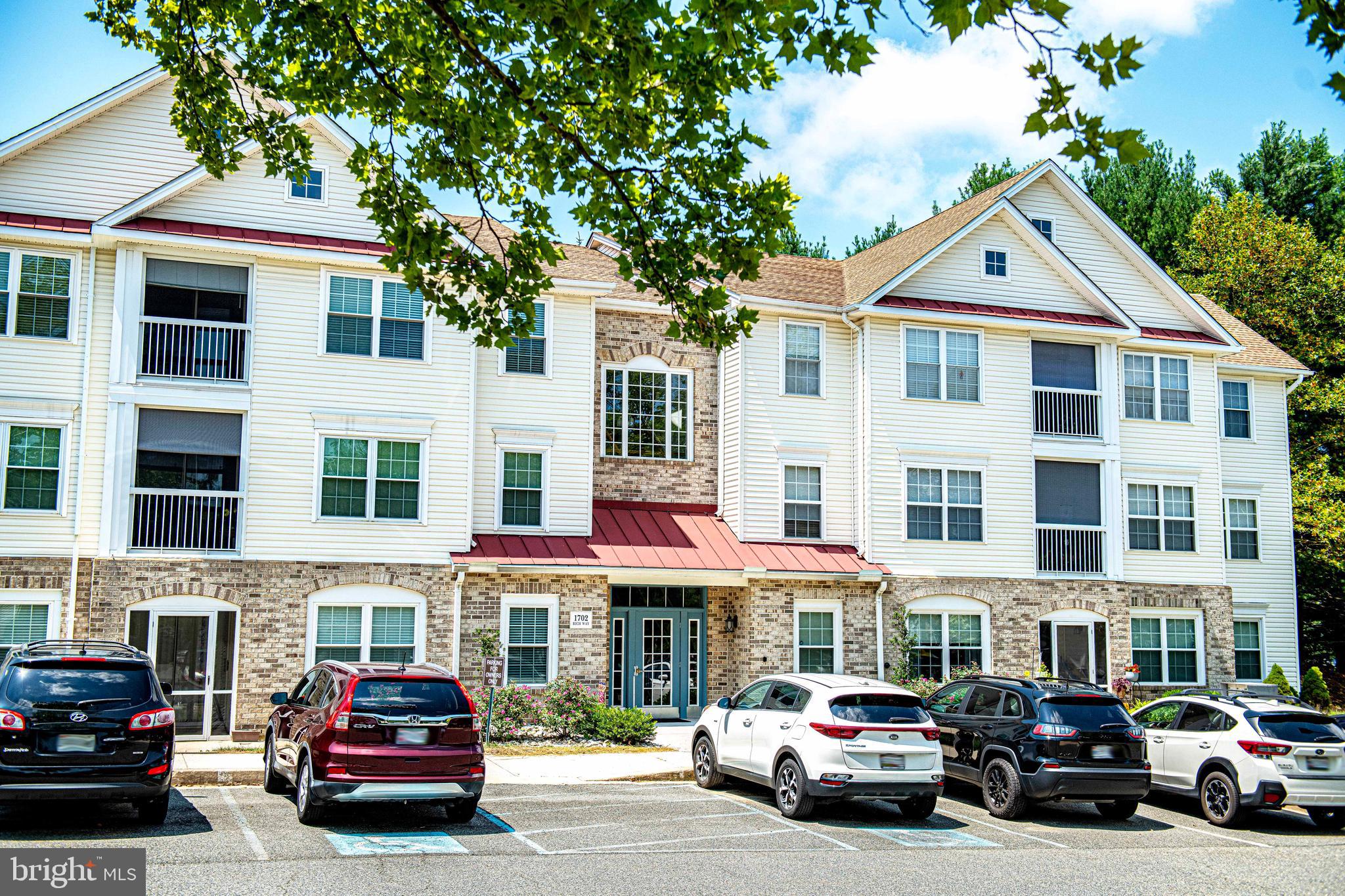 1702 RICH WAY 3A