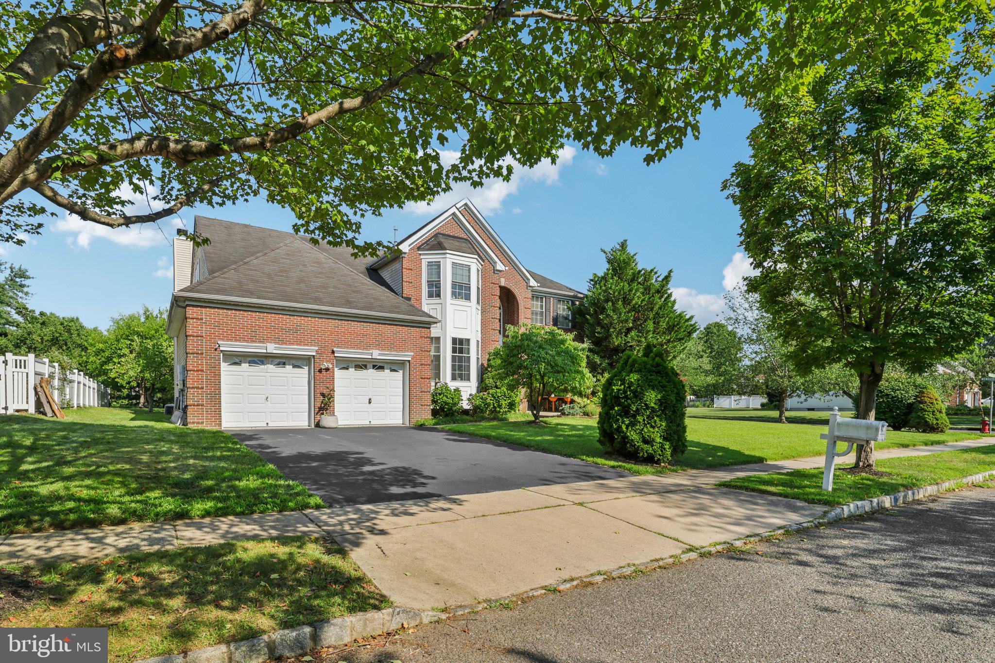 2 CARRIAGE COURT