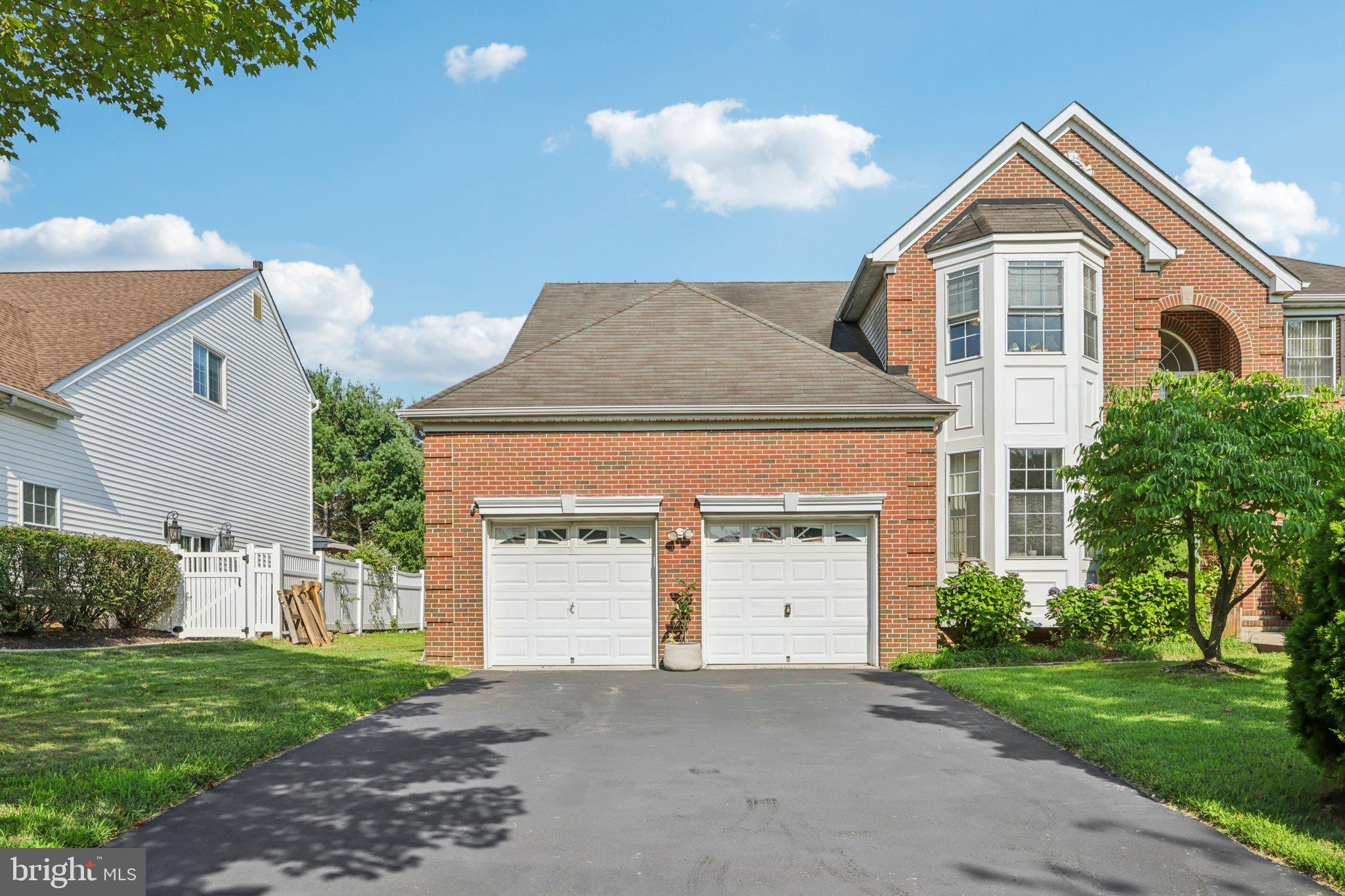 2 CARRIAGE COURT