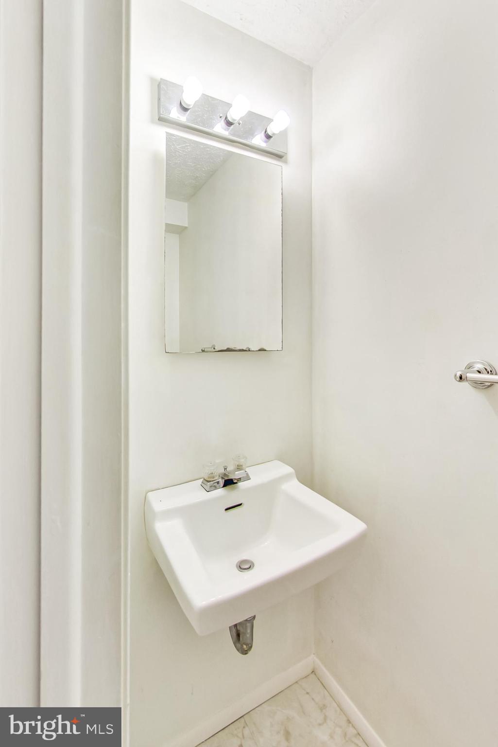 PARK OVERLOOK - Residential Lease