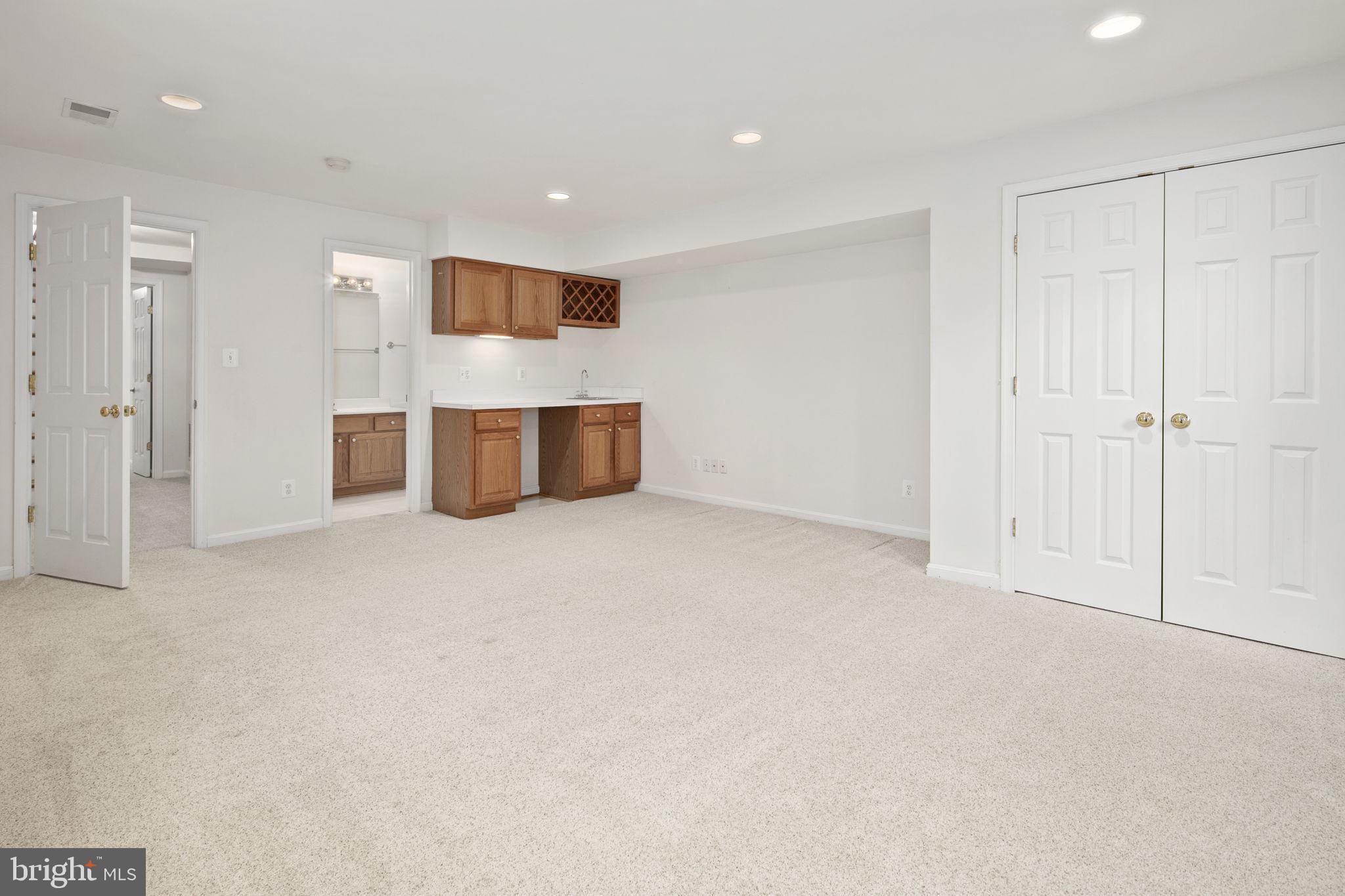 VIRGINIA SQUARE - Residential Lease