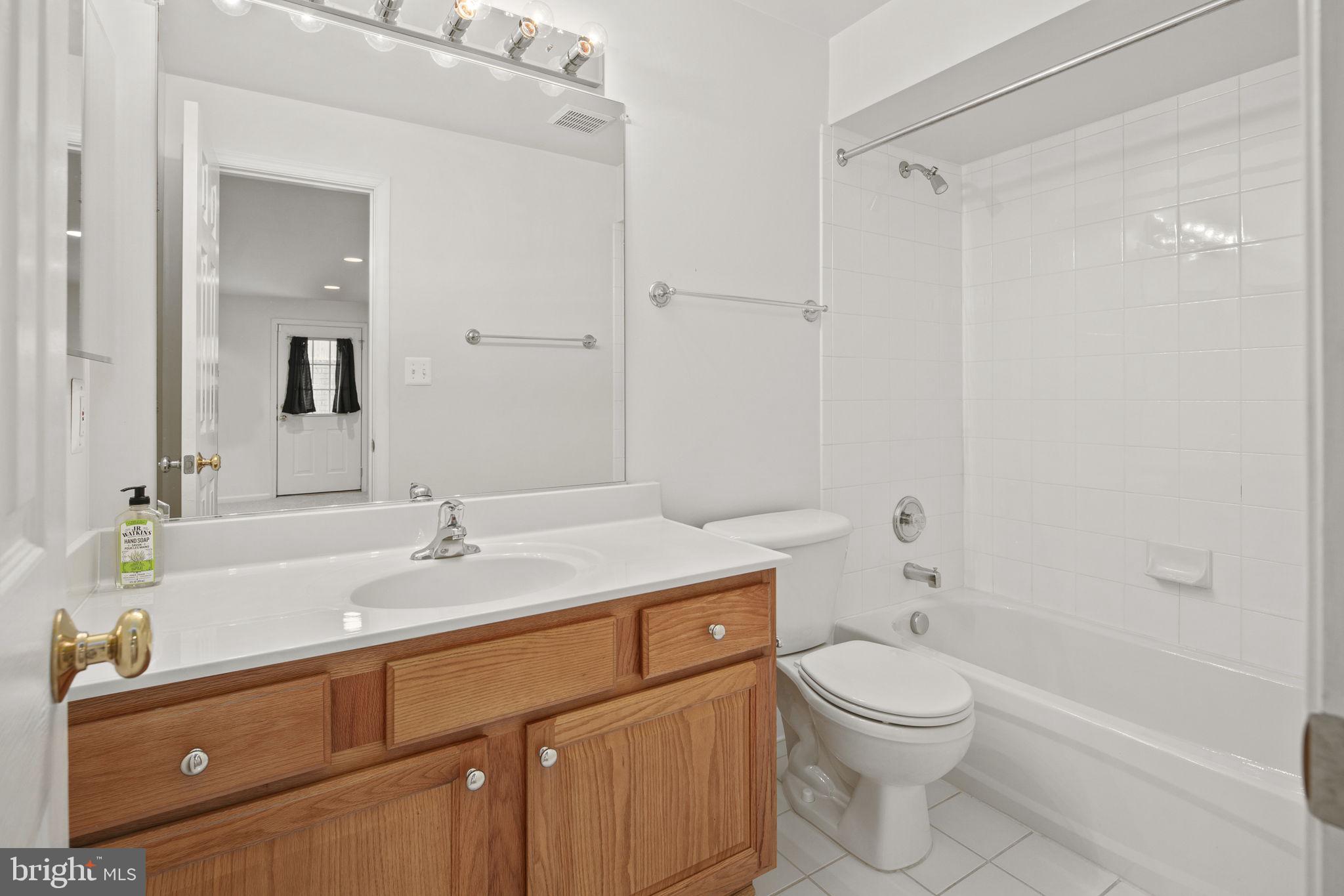 VIRGINIA SQUARE - Residential Lease