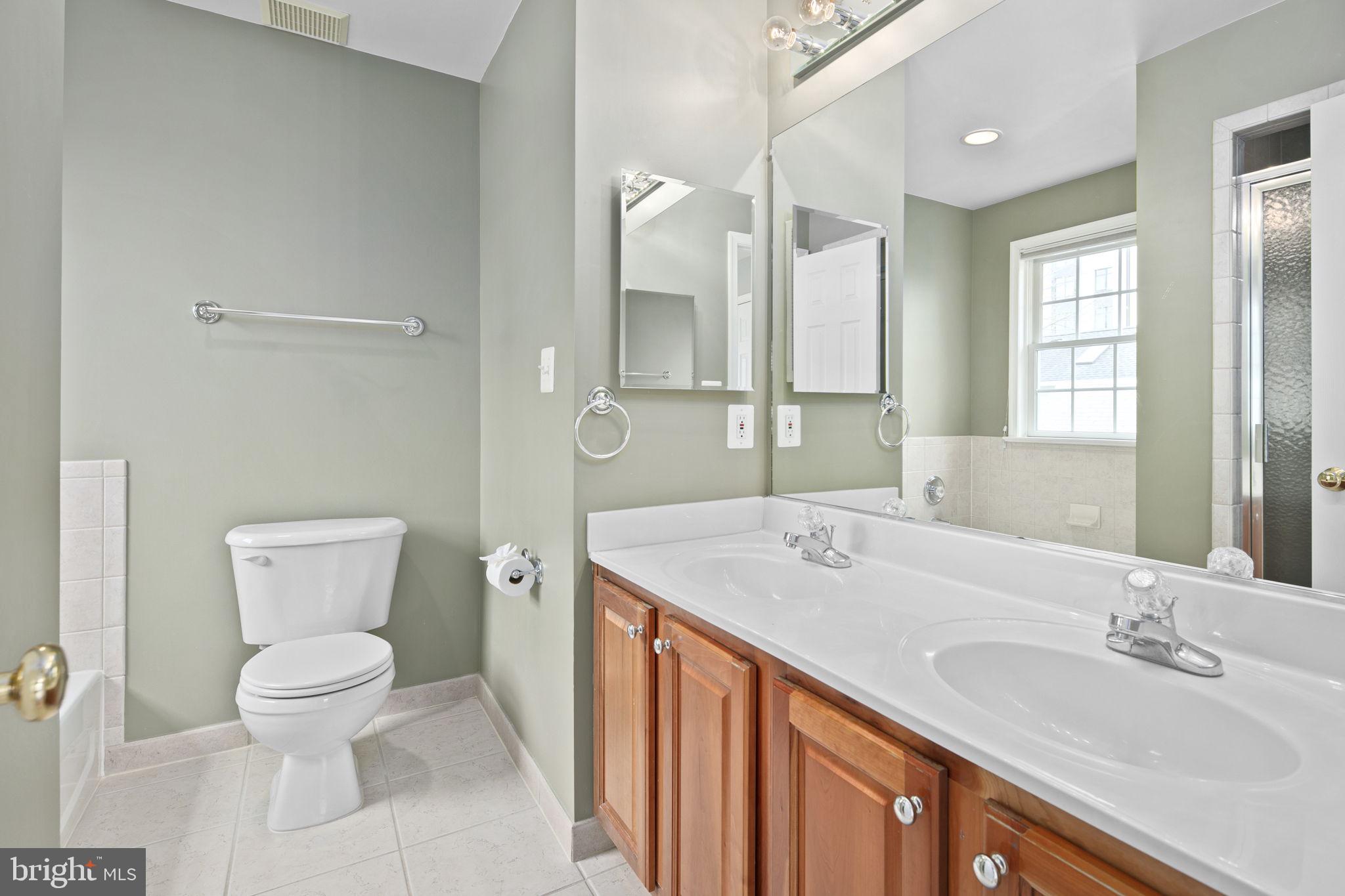 VIRGINIA SQUARE - Residential Lease