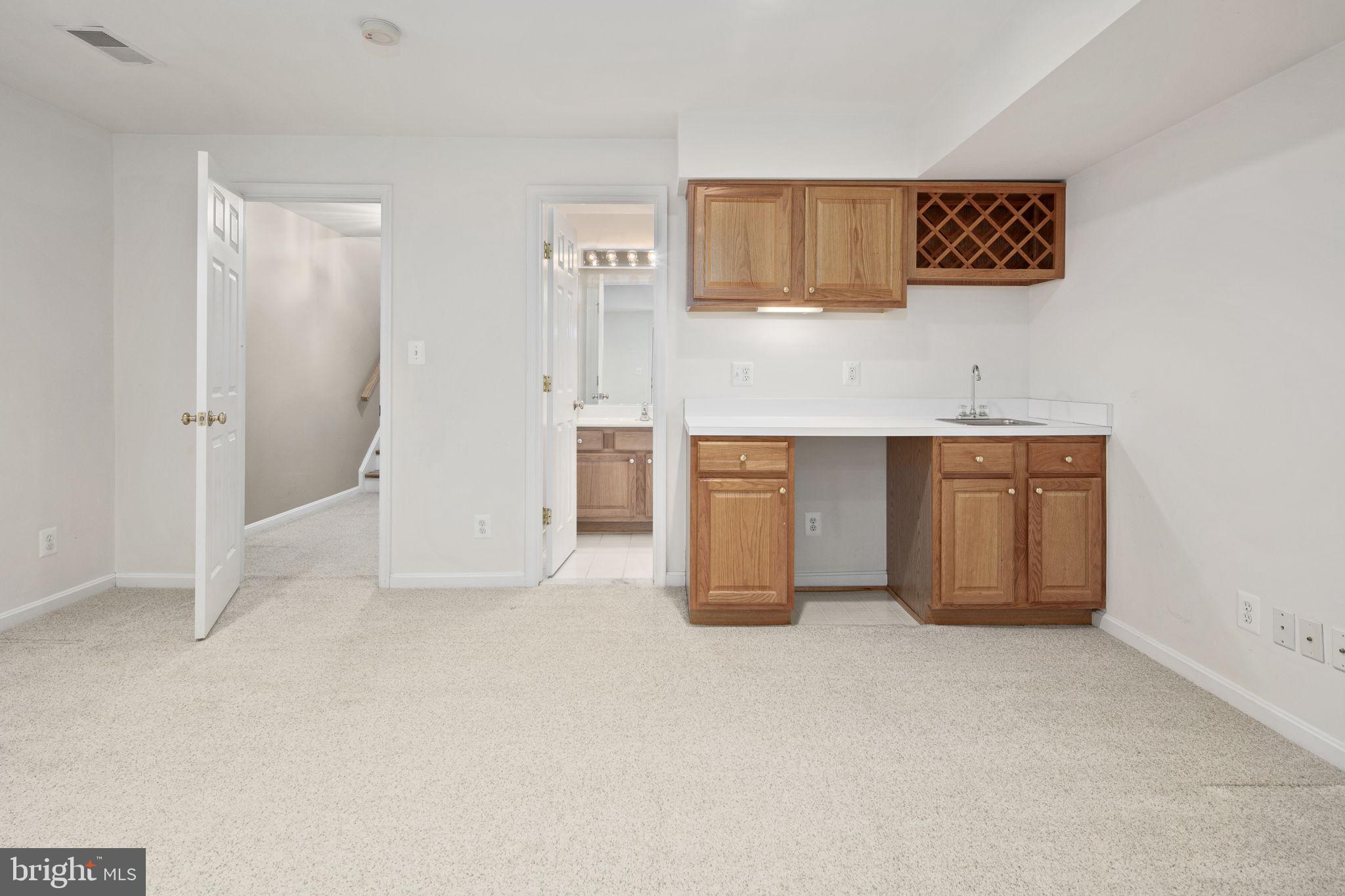 VIRGINIA SQUARE - Residential Lease