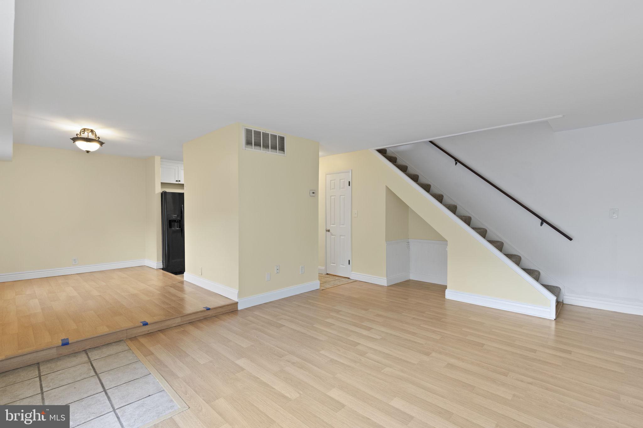 MOORES MILL MANOR - Residential