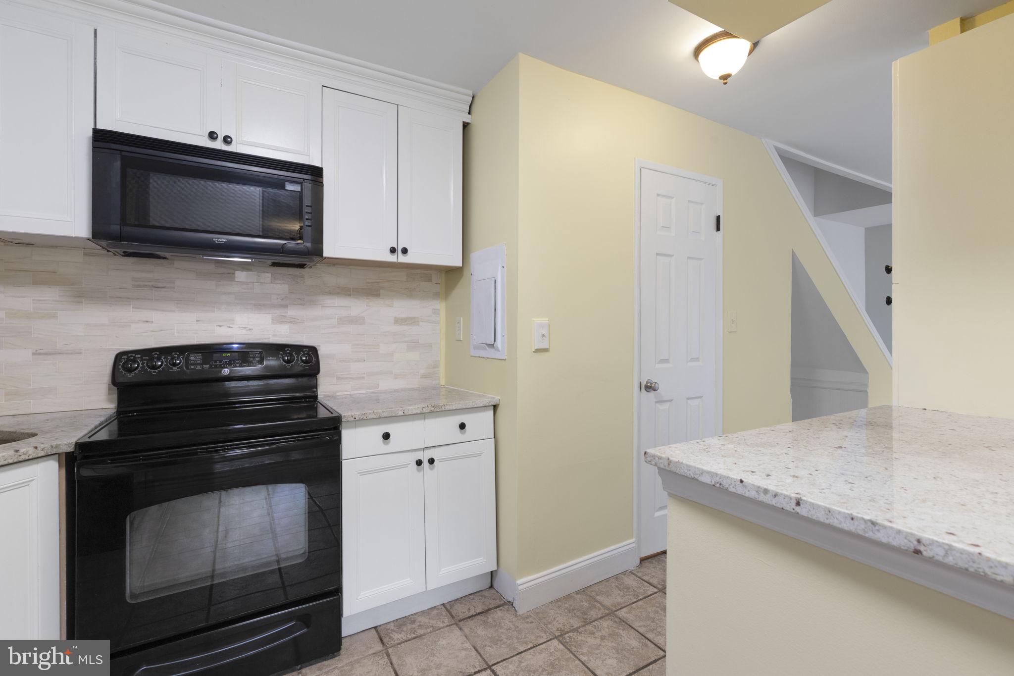 MOORES MILL MANOR - Residential