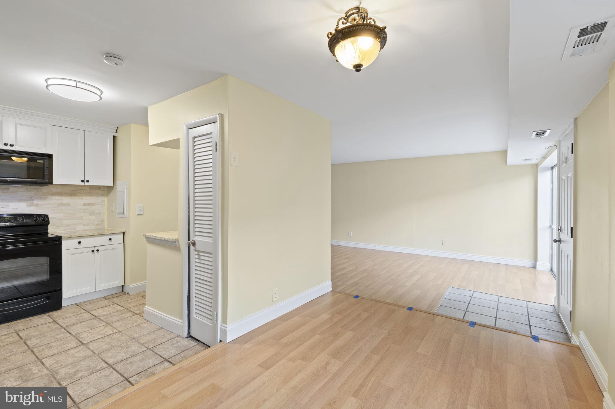 MOORES MILL MANOR - Residential