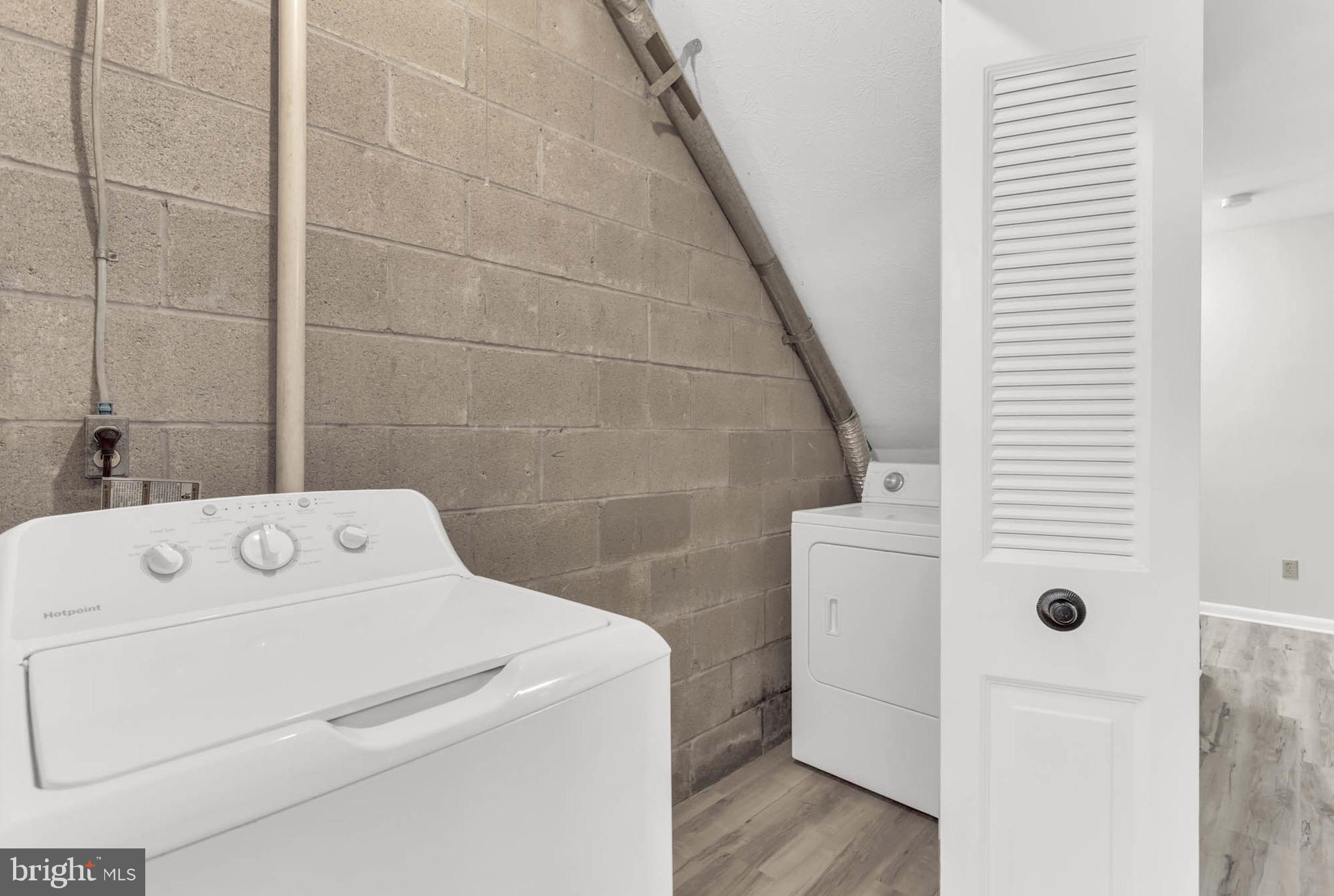 WOODBRIDGE CENTER - Residential