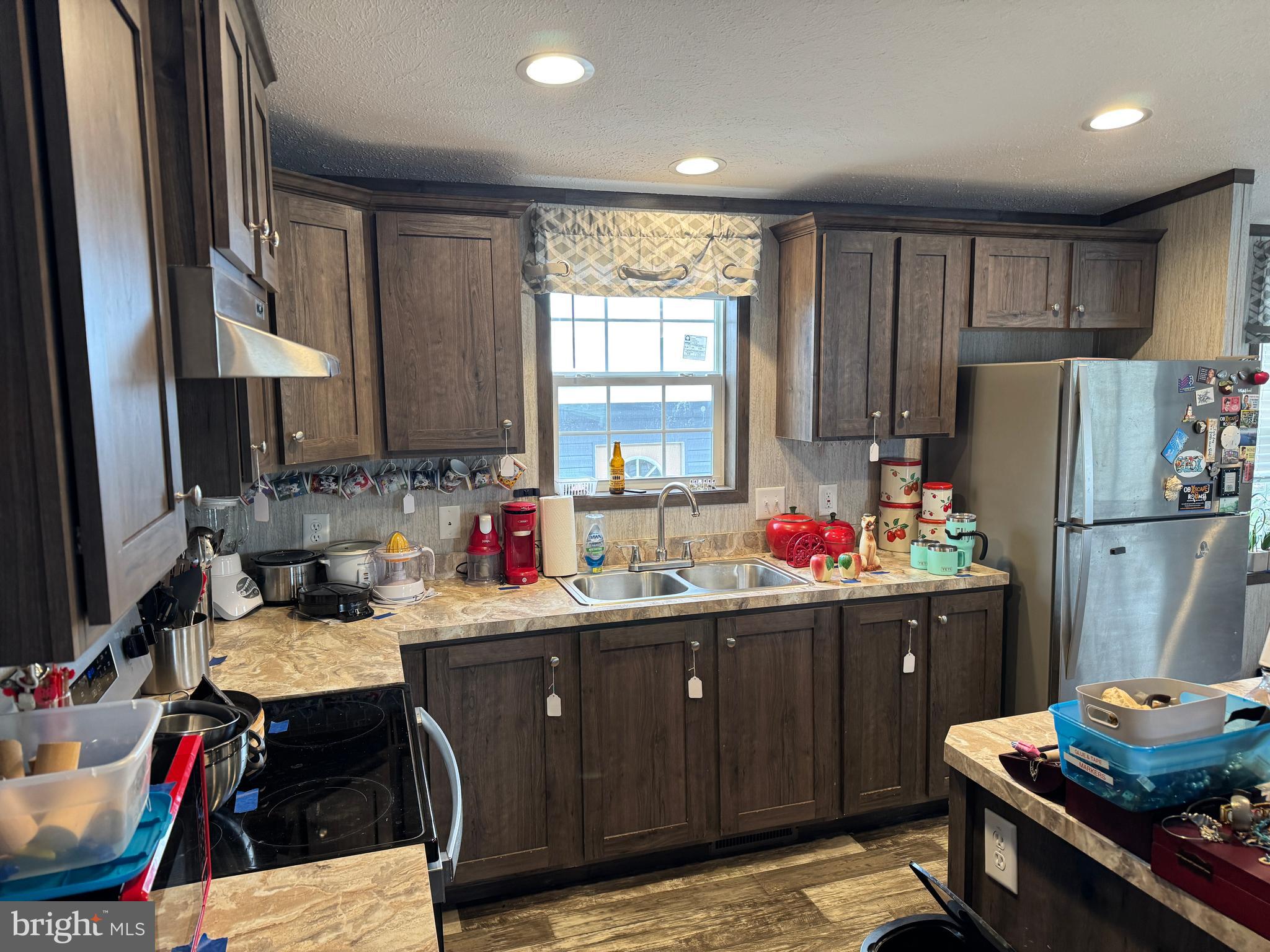 LINCOLN ESTATES MHP - Residential